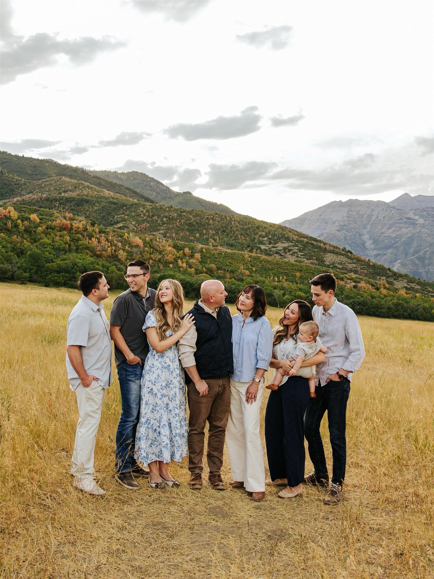 Still searching for a photographer to take your Christmas card family photos? Look no further! 🙋&zwj;♀️

Book your session now and take advantage of the warm weather before it's gone in the next few weeks 

#utahphotographer #utahcountyphotography #
