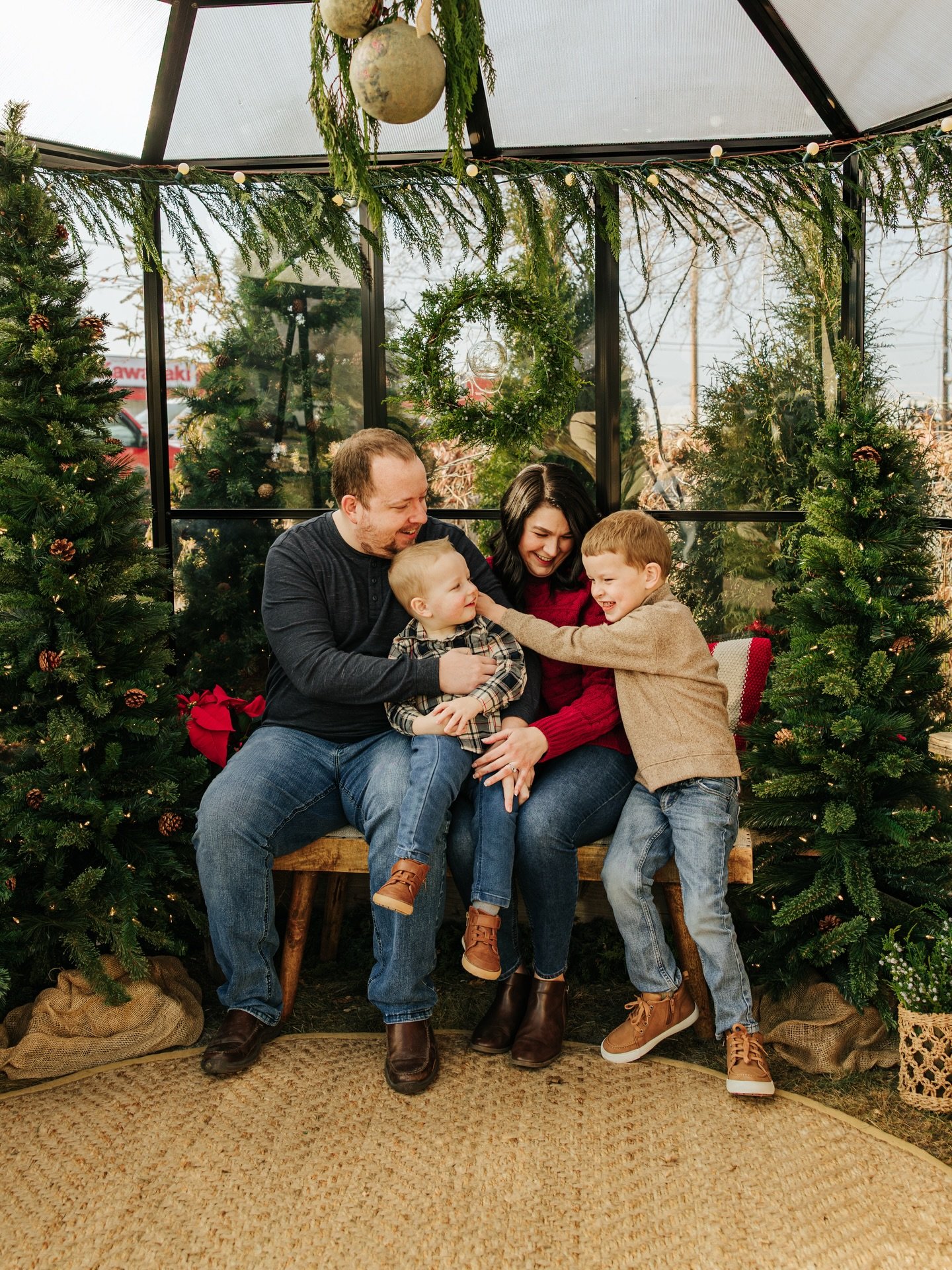 Happy Christmas Eve everyone!! Can&rsquo;t wait to share more fun holiday photos as well as all the amazing ones I took with the fall leaves. It has been a crazy 4 months but I am so grateful to all my amazing clients this year 🫶

UtahPhotography, U