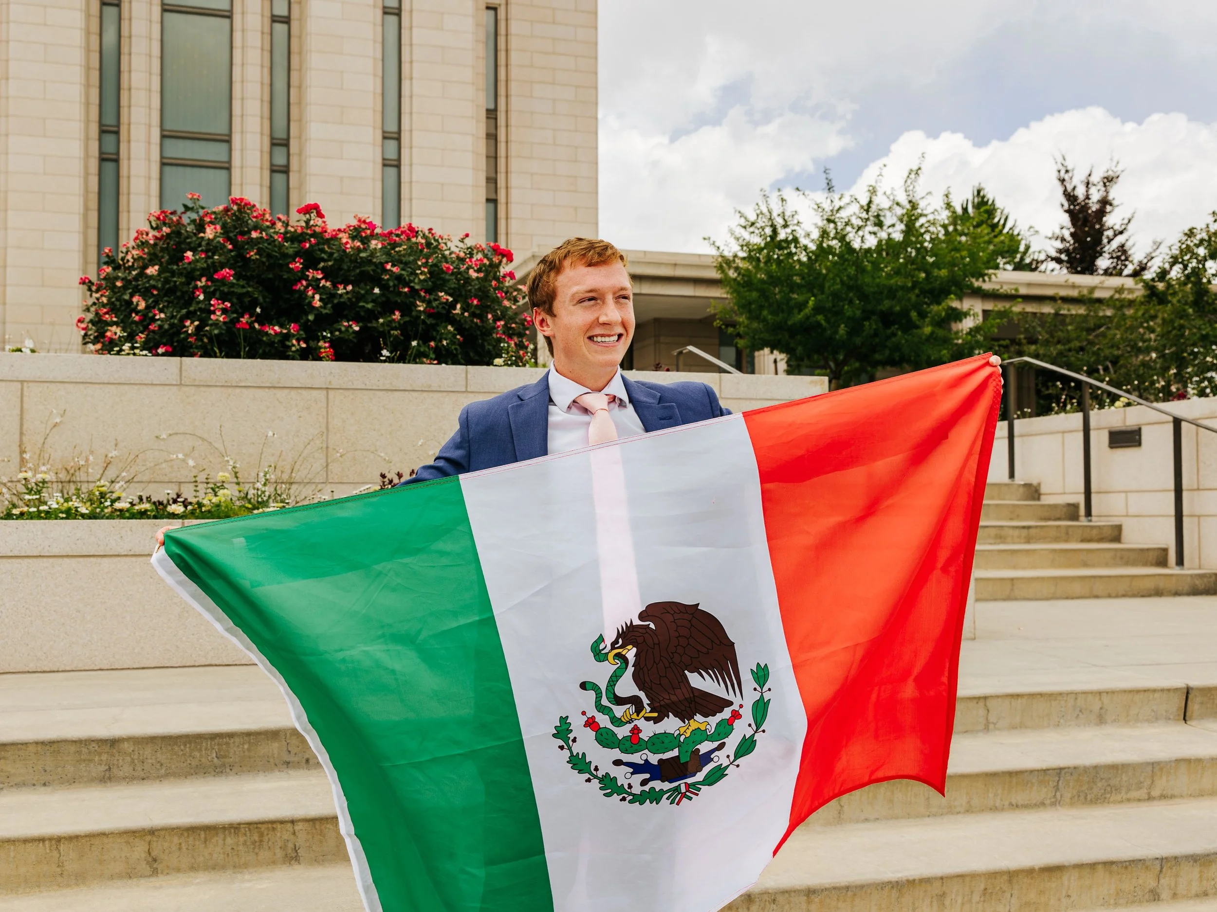 I love mission photo shoots, especially when it&rsquo;s my cousin! ❤️ I&rsquo;m so excited for Jacob as he prepares to serve the amazing people of Mexico! We&rsquo;re so proud of you, Jacob! 
.
.
.
.
.
.
.
.
#UtahPhotographer #UtahFamilyPhotographer 