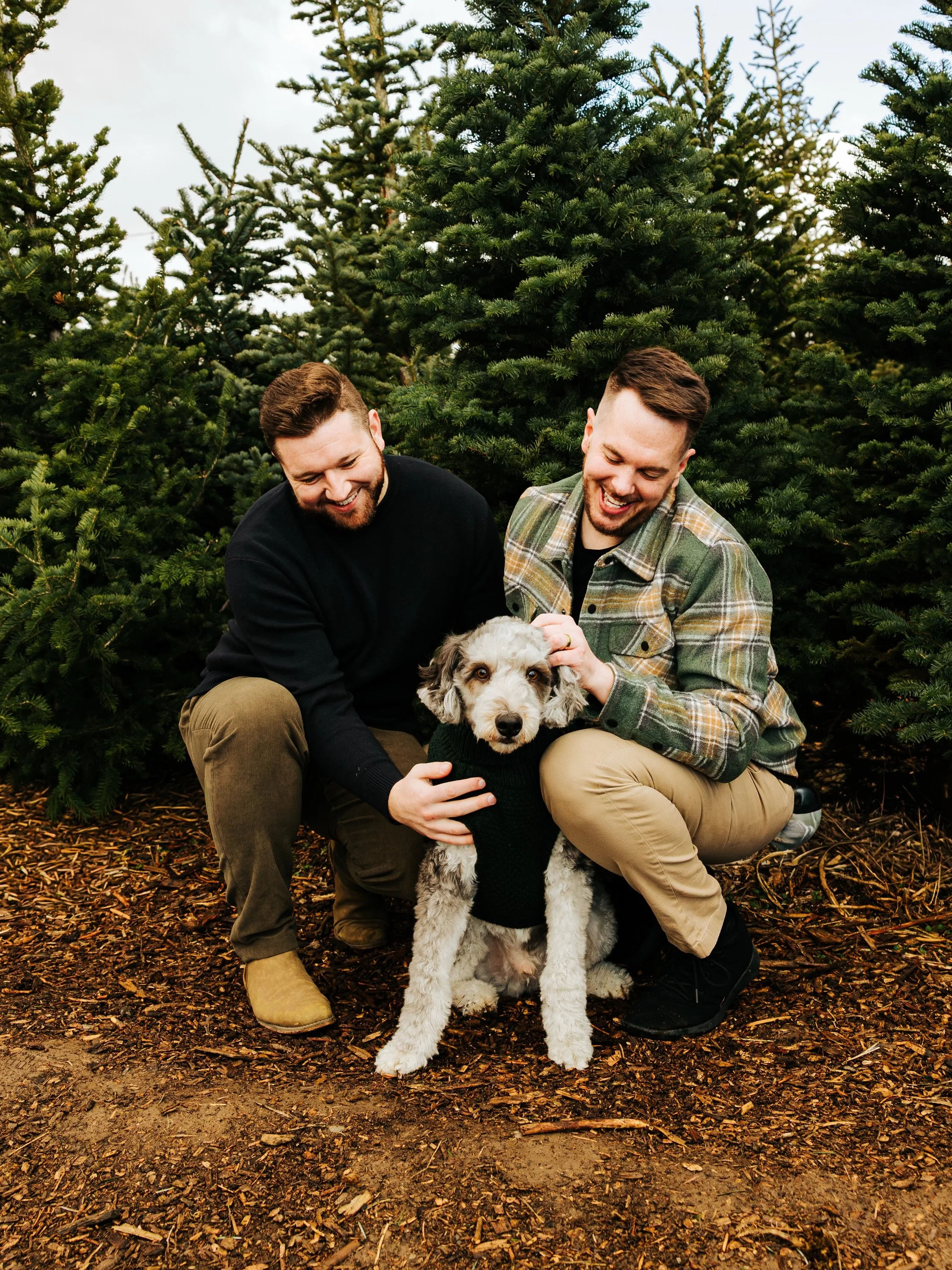 Fall is just around the corner, which means the winter holidays will be here before you know it!! 🍂🎄✨

I still have a few fall spots open, and if you take a peek at my website, you may even spot a few Christmas specialty sessions available 👀

I wo