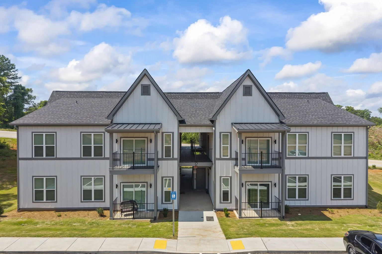 HB EXTERIOR 2.jpg