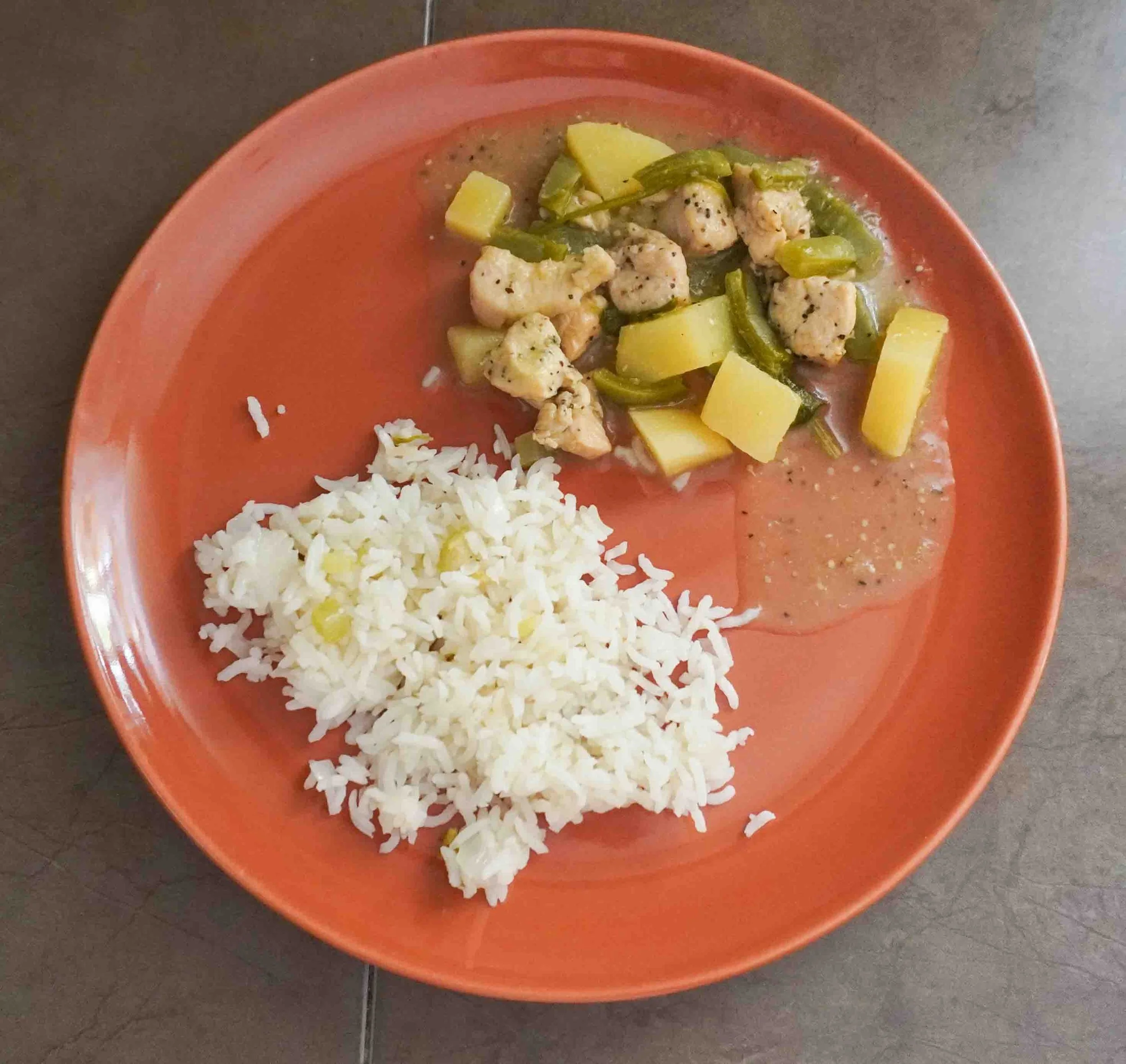 POLLO CON SALSA VERDE Y ARROZ