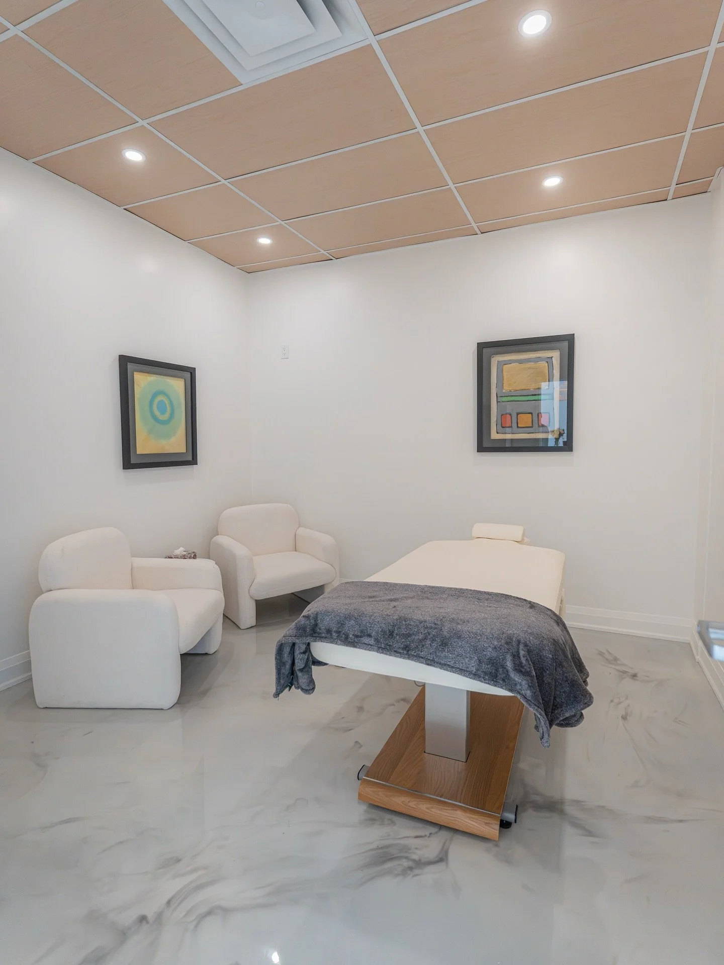 ✨ Welcome to our inviting treatment room, where aesthetics meet comfort! ✨ 

The centerpiece of our space is this stunning custom-designed treatment table, fully electric and tailored to meet your clients' needs at the touch of a button. With a cozy 