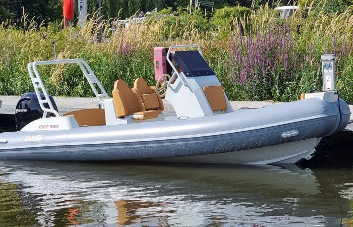 700x450-crop-90-rebel-riot-580-for-sale-farndon-marina.13.jpg