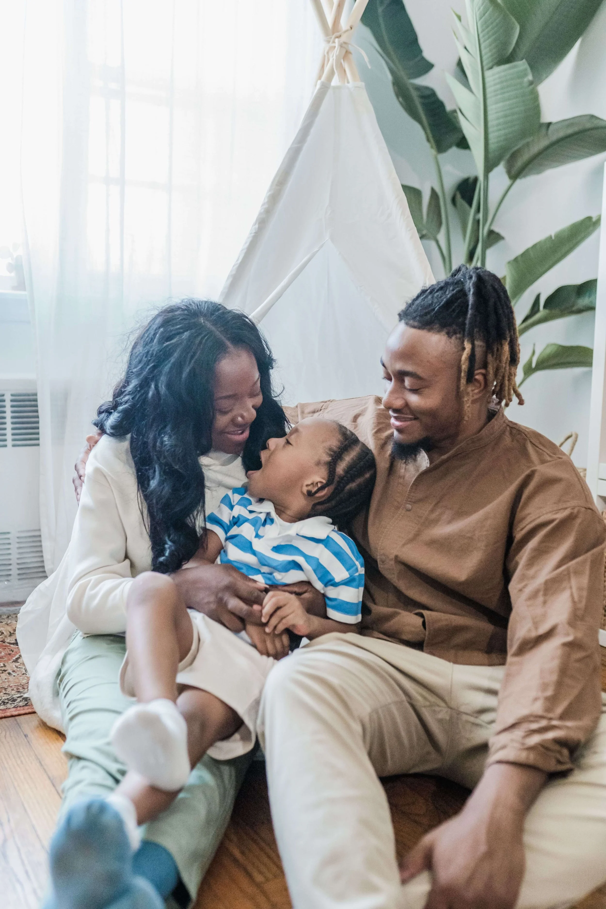 What Is the Difference Between Parenting Therapy and Family Therapy?