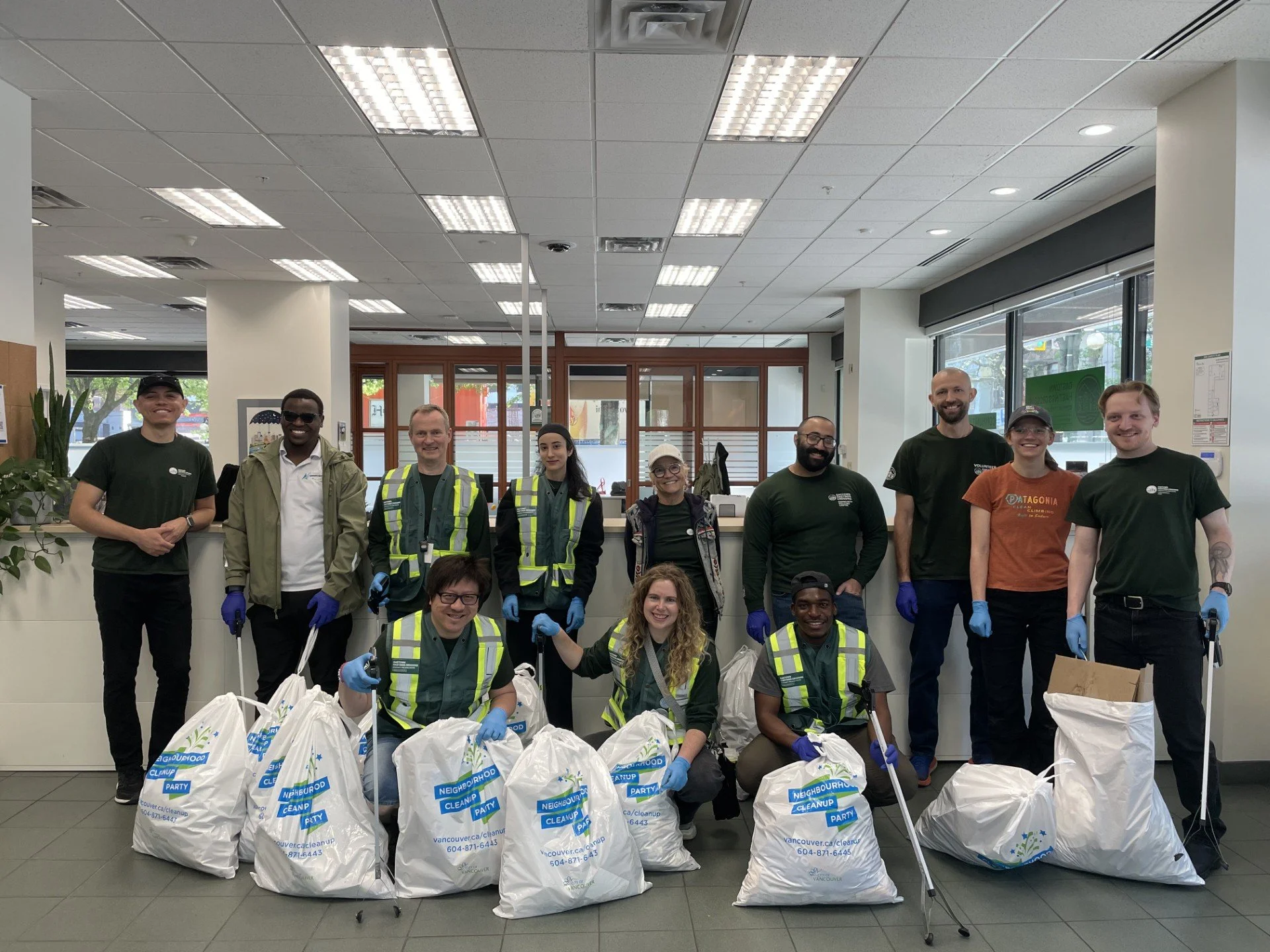 EarthDayCommunityCleanup_End_Group2.jpg