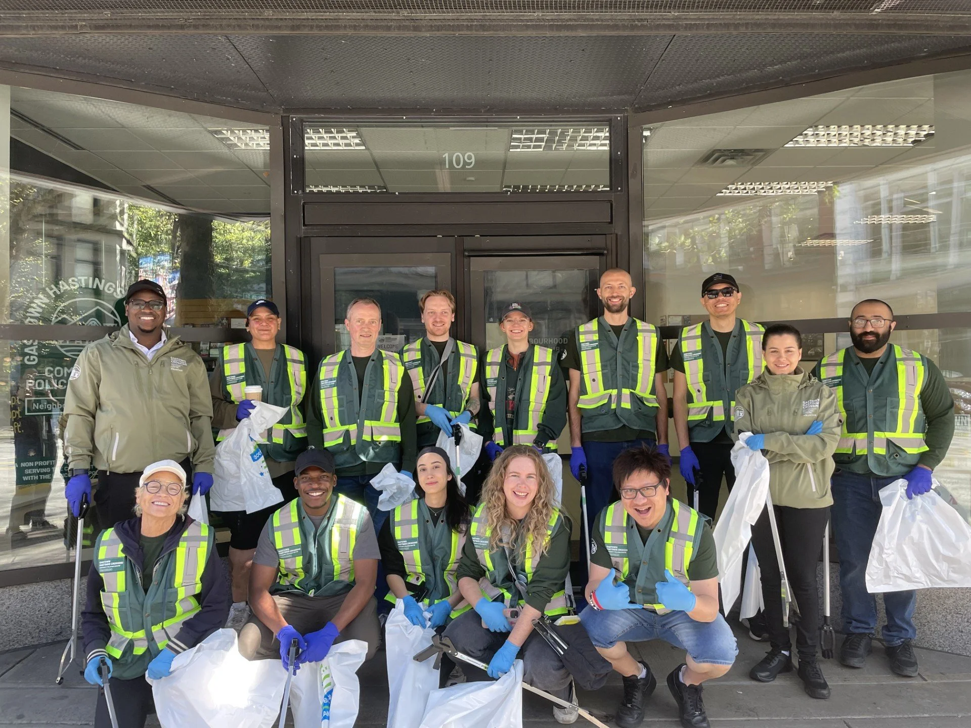 EarthDayCommunityCleanup_Start_Group.jpg