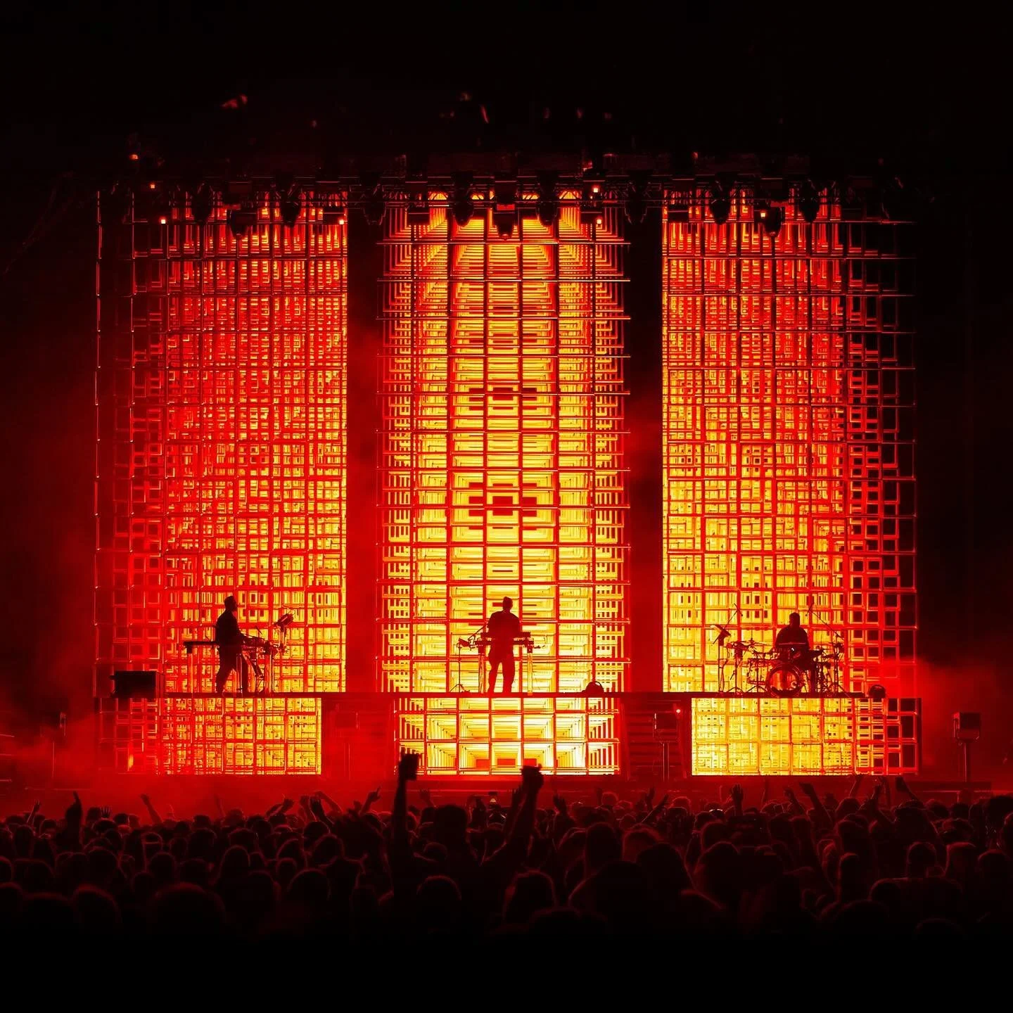 R&uuml;f&uuml;s Du Sol - Touring | Screens Producer | Thanks to @k.atzki &amp; @whatsmattupto @rufusdusol | #thisisformation