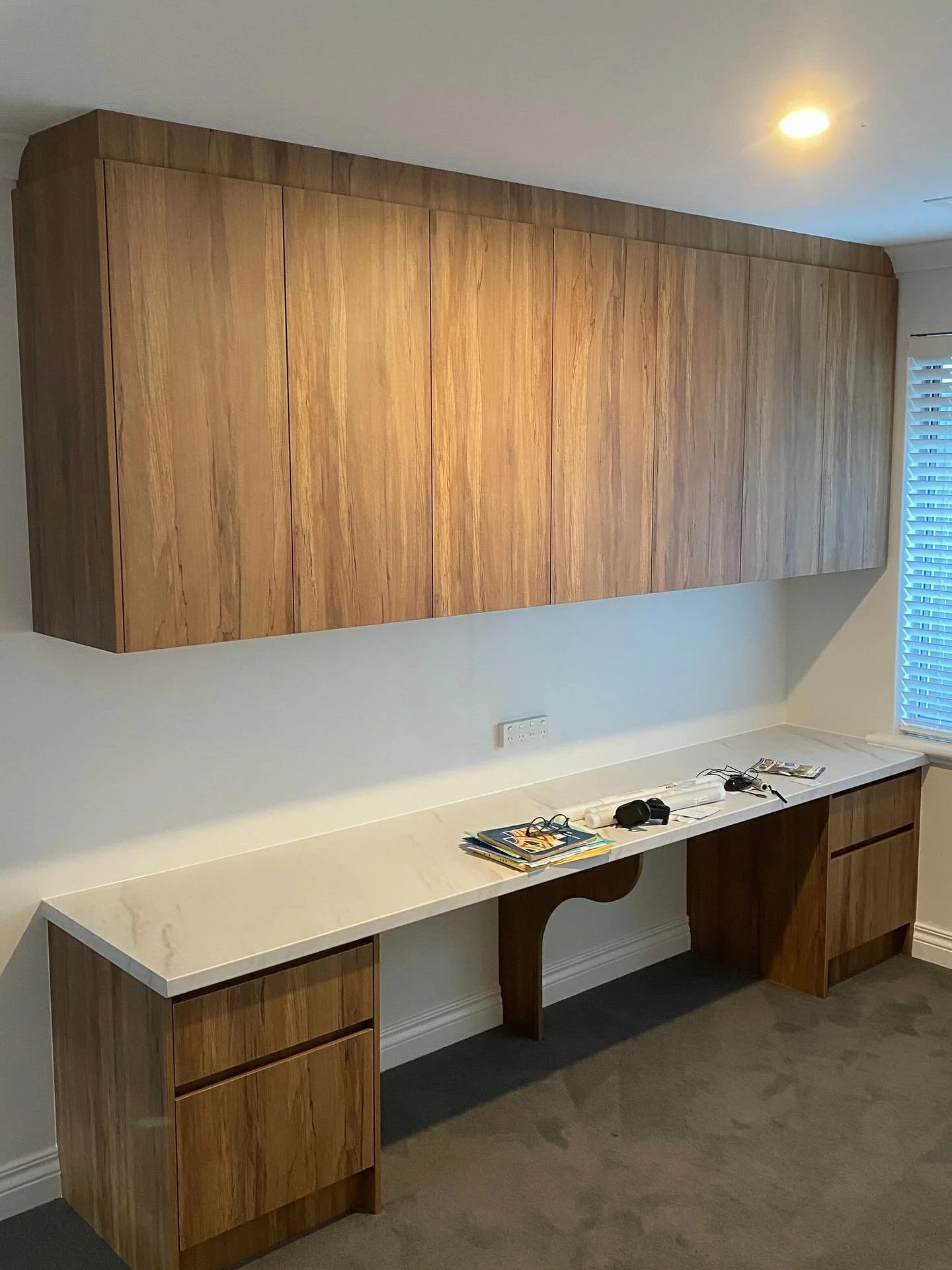 A nice installation we recently completed for a lovely family in Clarkson! 

Colours:
@polytec 
Australian Native Woodmatt

@forest1au 
Accent White Gloss 
White Levanto Marble Top 

Hardware:
#blumaustralia #blumhardware @blumaustralia