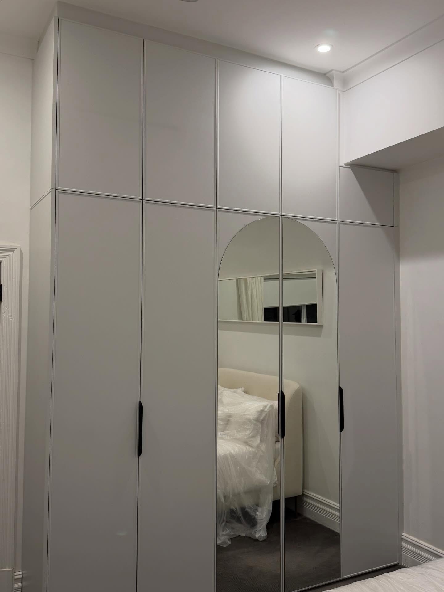 Brand new wardrobe for a lovely client in Cottesloe 

- 2-pac painted Chifley profile doors
- Custom curved mirrors 
- Matt black hanging rails
- Blum soft close inner drawers 

Our books are filling up thanks to our current clients already this year