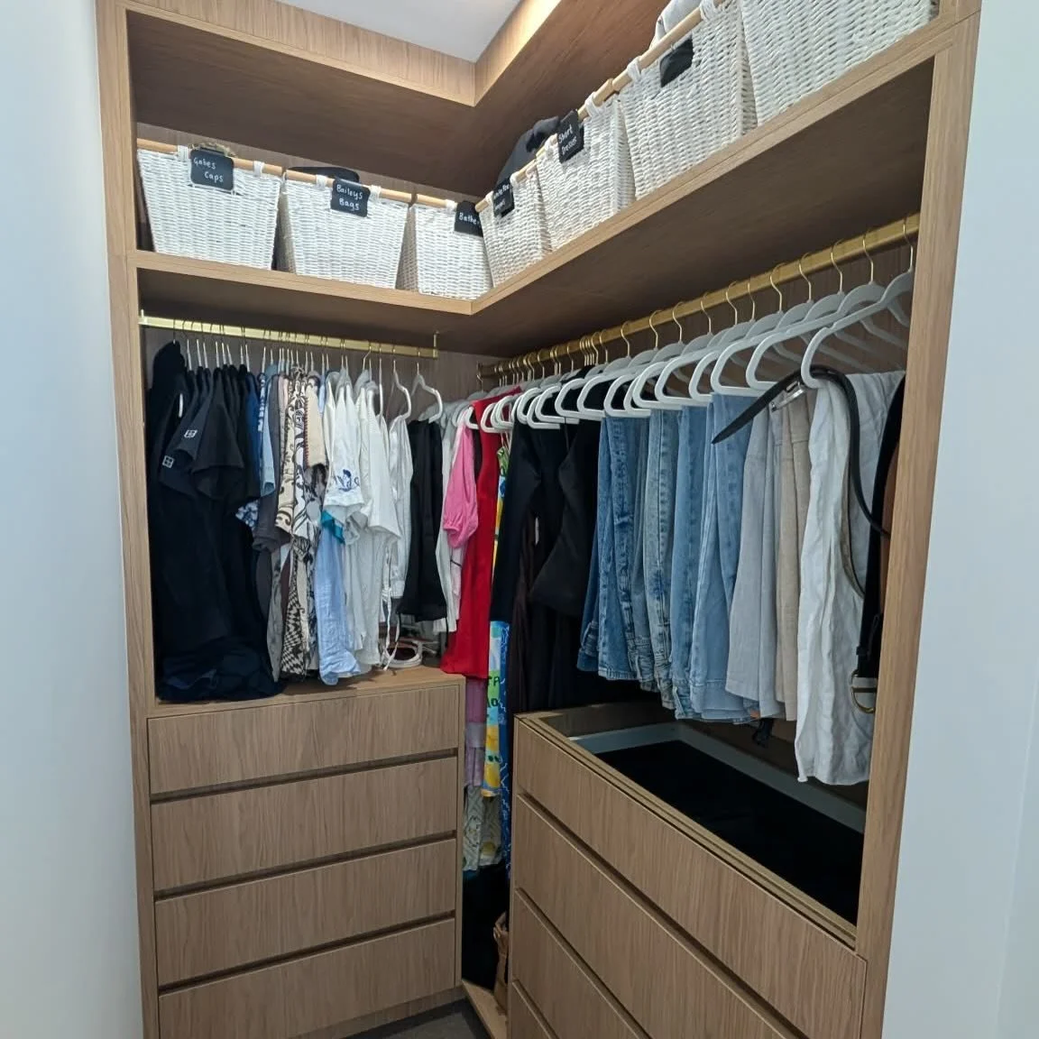 This walk in robe for our clients in Eglinton creates a fantastic use of space with the added feature of drawers with exterior material that matches seamlessly with the rest of the home 

- Boston Oak Vertical Grain
- Finger Pull handles 
- Blum soft