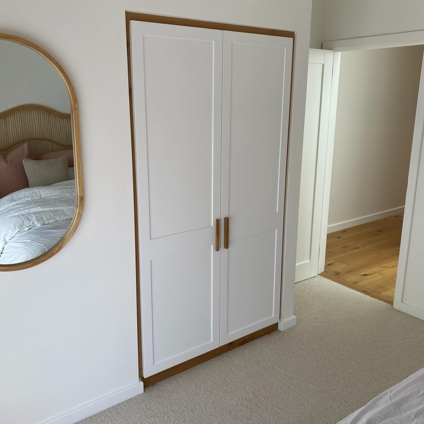 A small robe we completed for a client 😍

- 2 Pac painted shaker doors 
- Surrounds done in the timber flooring used in the house
- Equipped with adjustable shelves and stainless steel hanging rail 
- Timber handles to tie the theme together
