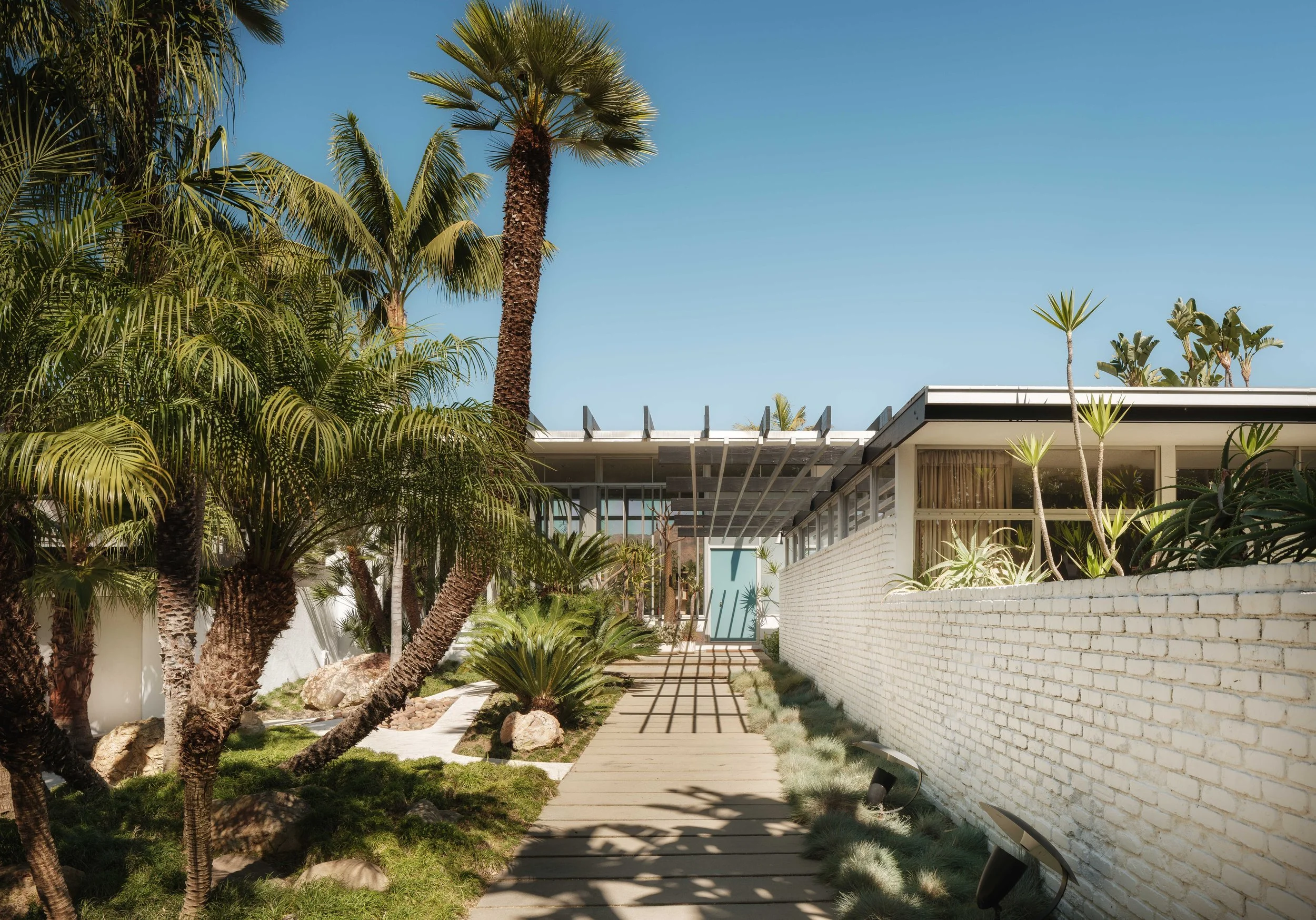 Strict Residence | Oscar Niemeyer