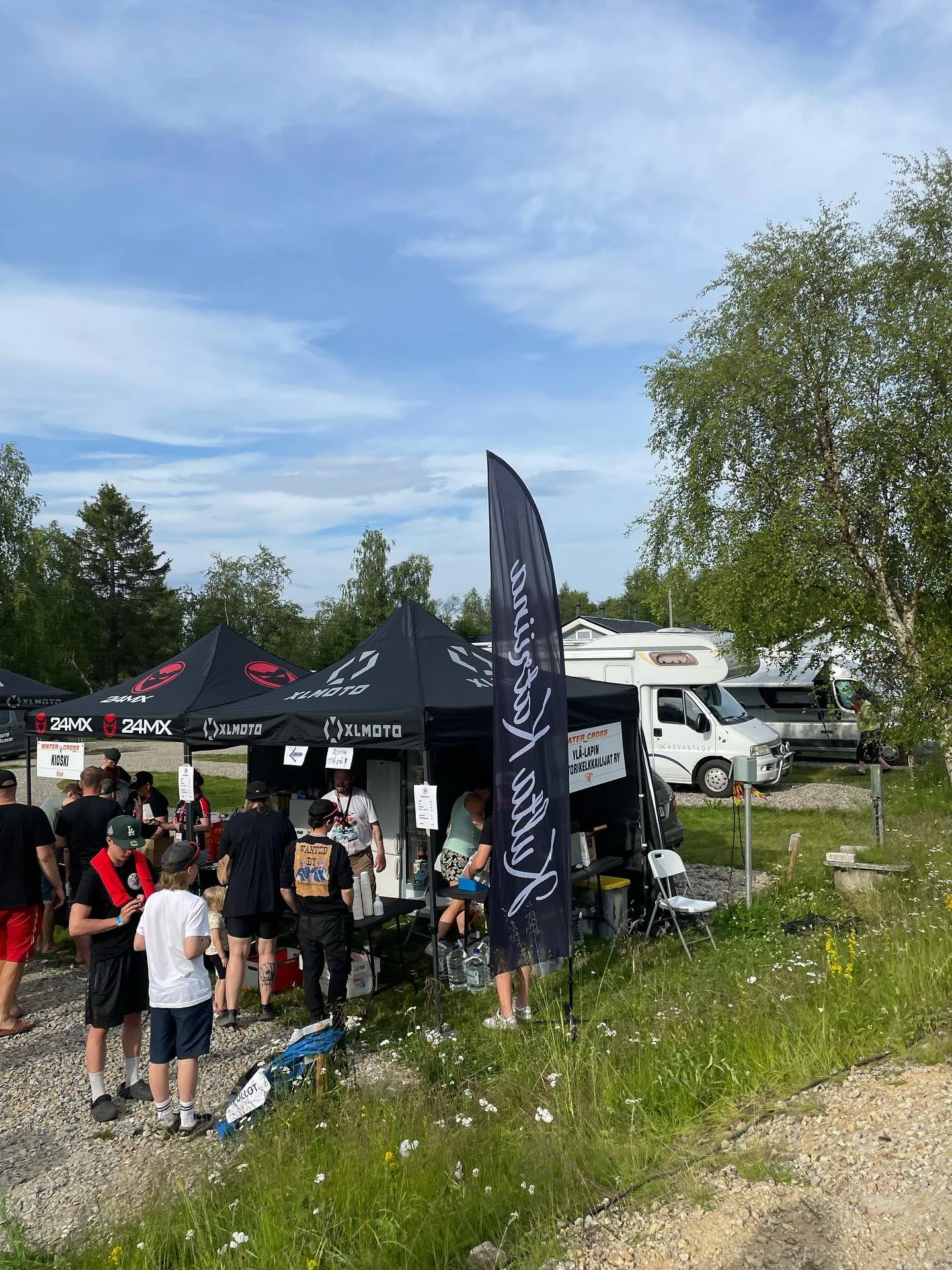 Watercross Ivalo 2025
Paikalle toimitimme kahvit sek&auml; keittov&auml;lineet. S&auml;&auml;kin suosi ja kisa oli kovaa.🫡
Kiitos ett&auml; saatiin olla mukana!
.
.
.
#baarilaiteoy #kultakatriina #kultakatriinasuomi #kahvi #watercross #watercrossiva