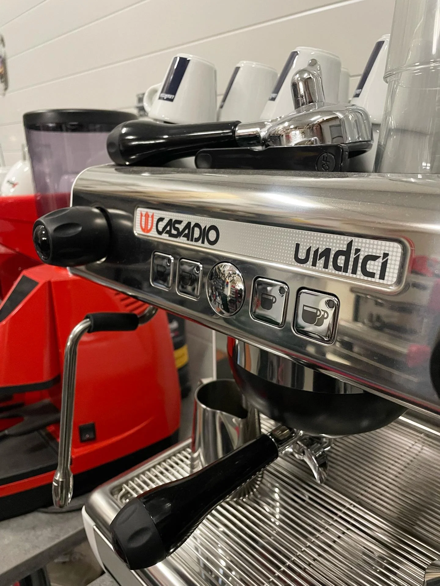 ☕️☕️☕️
.
.
.
#baarilaiteoy #casadio #coffeemachine #coffee #kahvakone