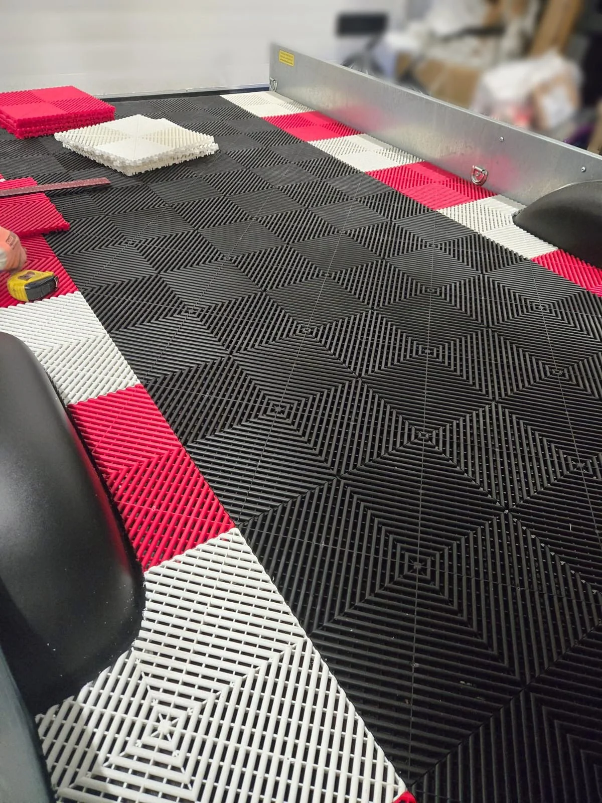 ⚫️🔴⚪️
.
.
.
#wellspentnordic #swisstrax #swisstraxflooring #ribtraxpro #separas
@separasoy @swisstrax @swisstrax_europe