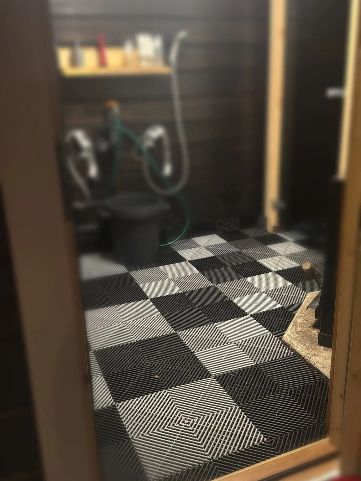 Ribtrax in sauna😮&zwj;💨
.
.
.
#wellspentnordic #swisstraxflooring #swisstrax #swisstraxeurope #separas #ribtraxpro #sauna #lapinremonttijasiivouspalvelu