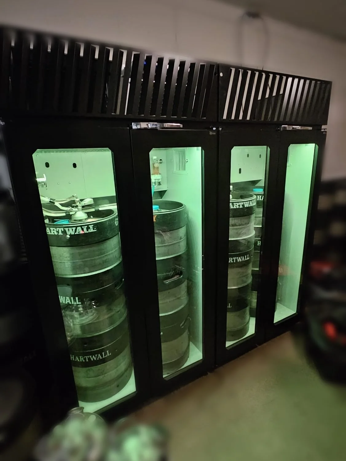 Asennusta Saarisel&auml;ll&auml;. 🦾
.
.
.
#baarilaiteoy #asennus #hartwall #oluthana #saarisel&auml;npanimo