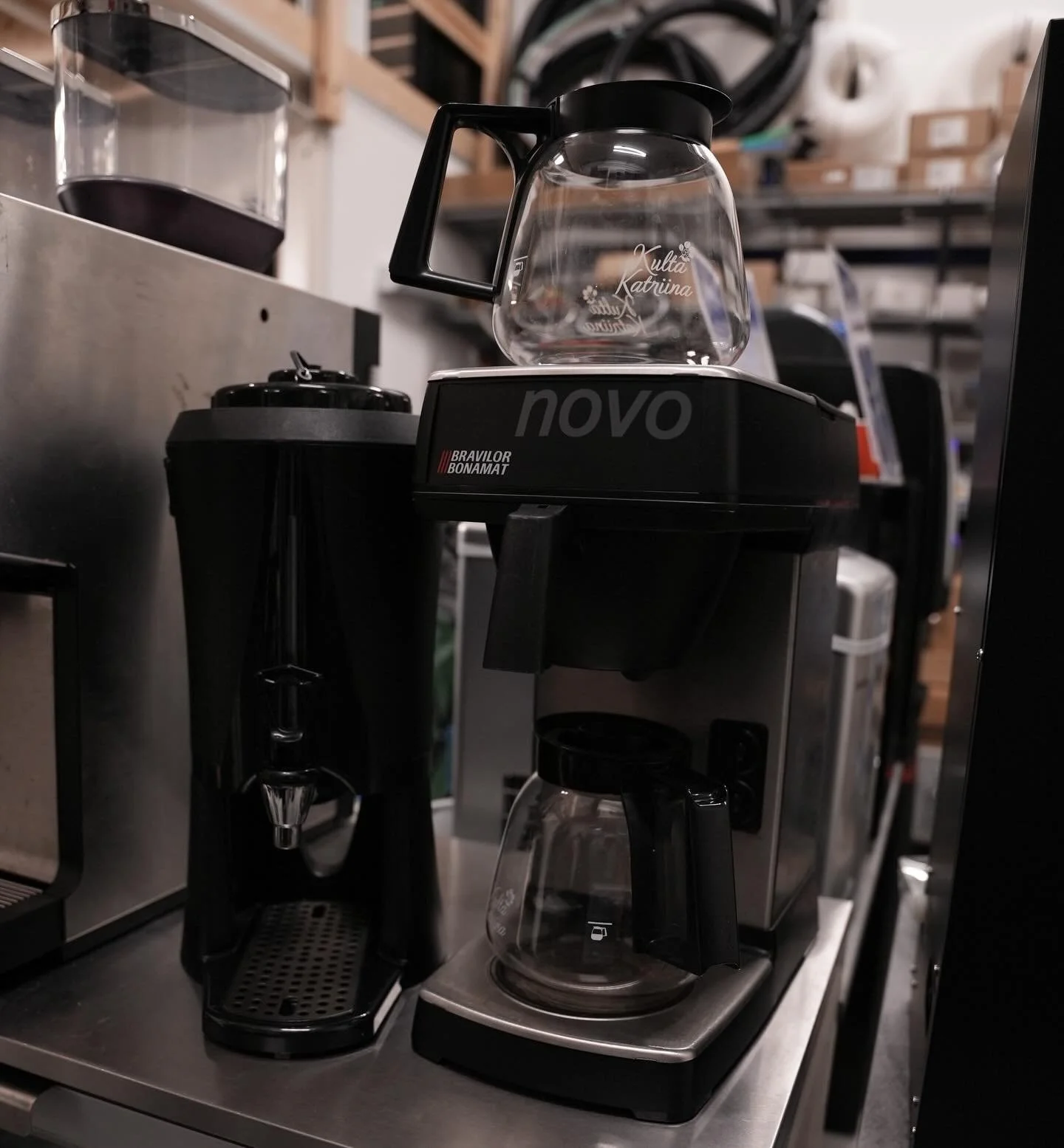 Meilt&auml; my&ouml;s vuokralle kamppeet esimerkiksi juhliin tai muihin tilaisuuksiin. ☕️
KYSY LIS&Auml;&Auml;!
.
.
.
#baarilaiteoy #vuokraus #kahvinkeitto #kahvi #rovaniemi