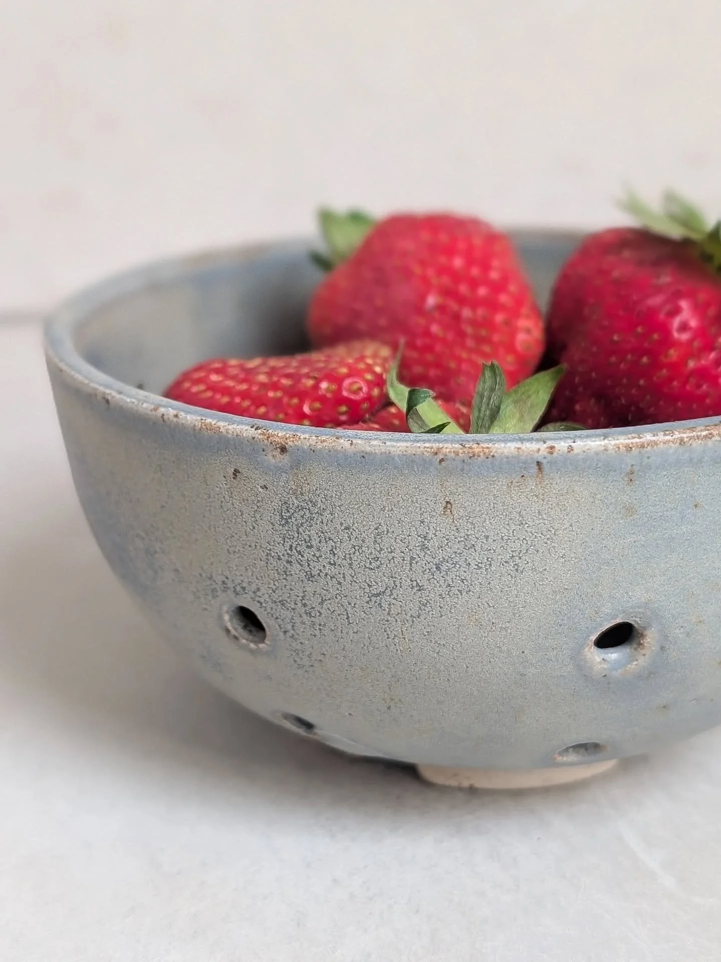 Made a berry bowl 🍓🫐 

I wasn't totally in love with the glaze when I picked it up from the studio - sometimes this glaze is really blue and others more this stony colour - but it definitely contrasts nicely with some strawbs either way 🍓😁

I'm a