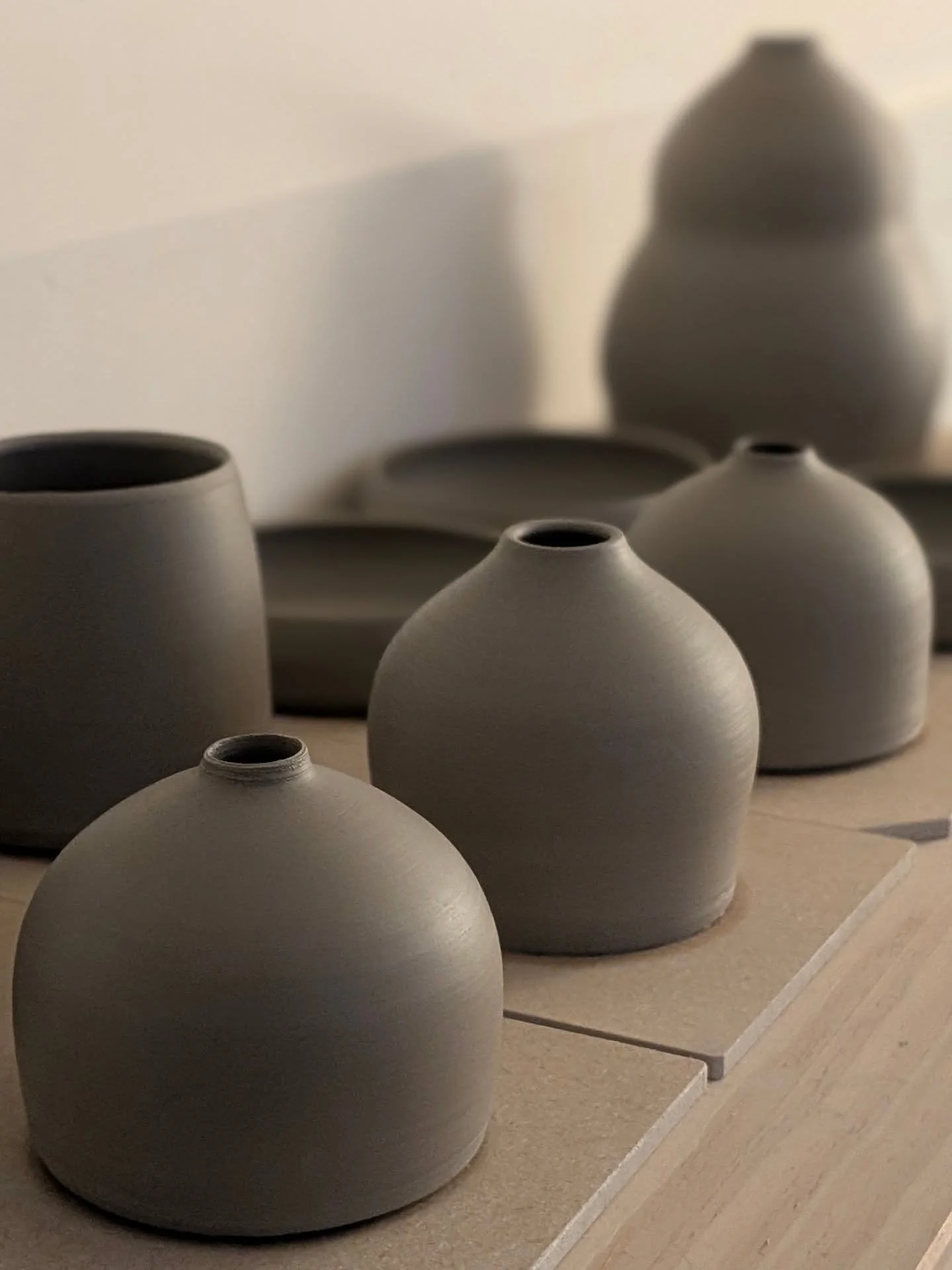 Bud vases are fast becoming my favourite thing to throw - every one is different and they feel so satisfying to make 🥹💐