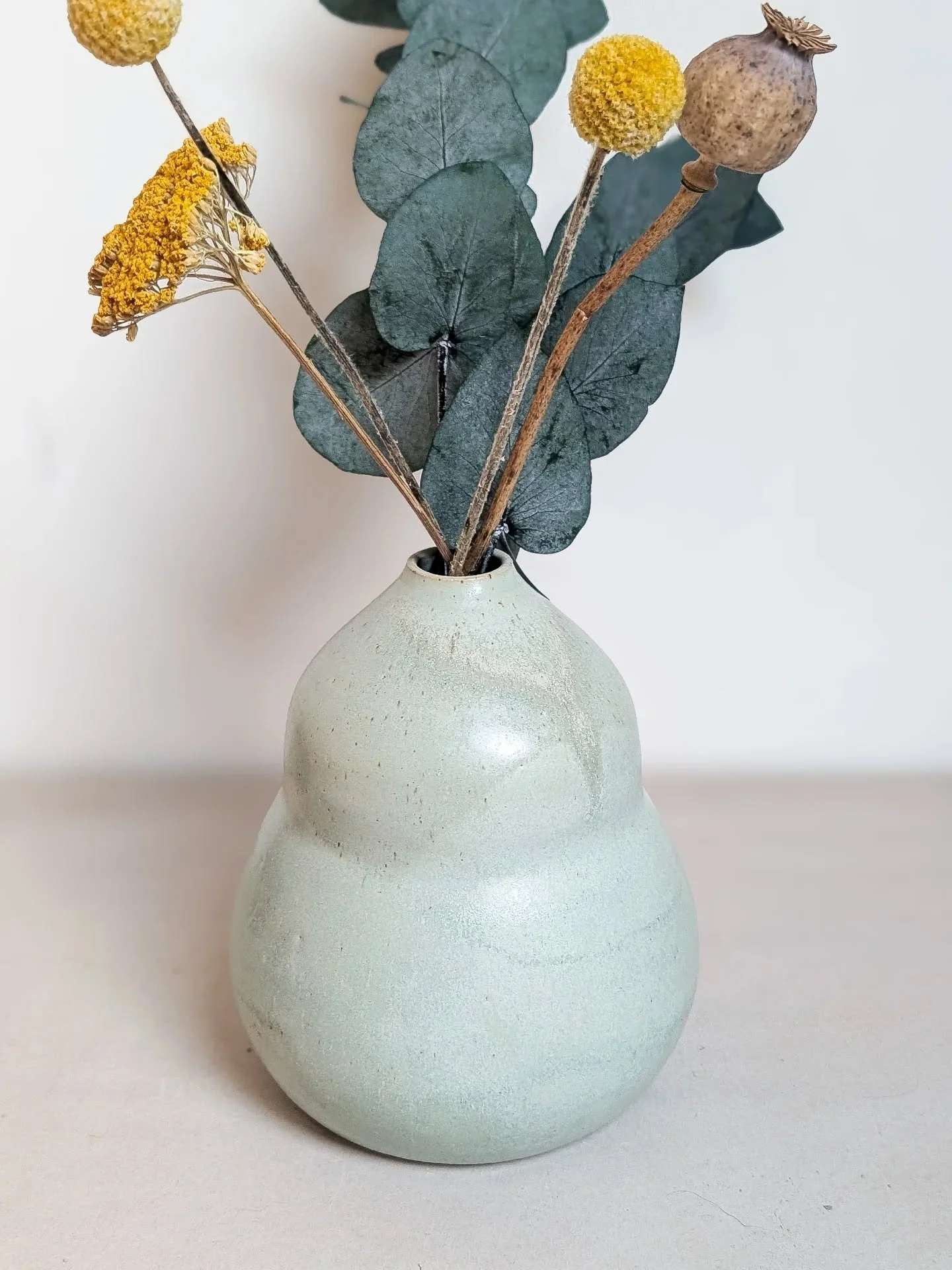 These came out of the kiln last week and the glaze was flat and dull and really disappointing. So they went back in for a refire - I wasn't holding out too much hope honestly - but they've come out just perfectly this time 🥹 (this is the glaze I des