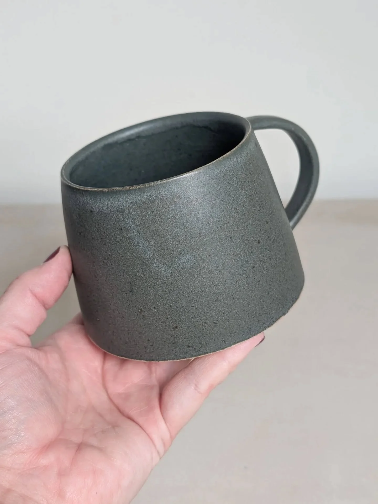 I've gone over to the dark side 🌚

These came out of the kiln this week too 🖤 very different to any mugs I've made before, what do you think? Do you like them in this glaze, or prefer lighter colours?