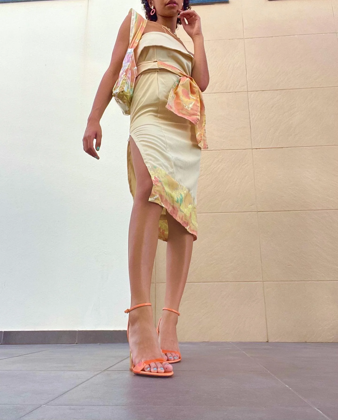 Pastel yellow Bodycon bandeau dress with split ♻️ 
with matching  Shoulder bag 

Made by yours truly 💚
@zabamade 

#sustainability #sustainablefashion