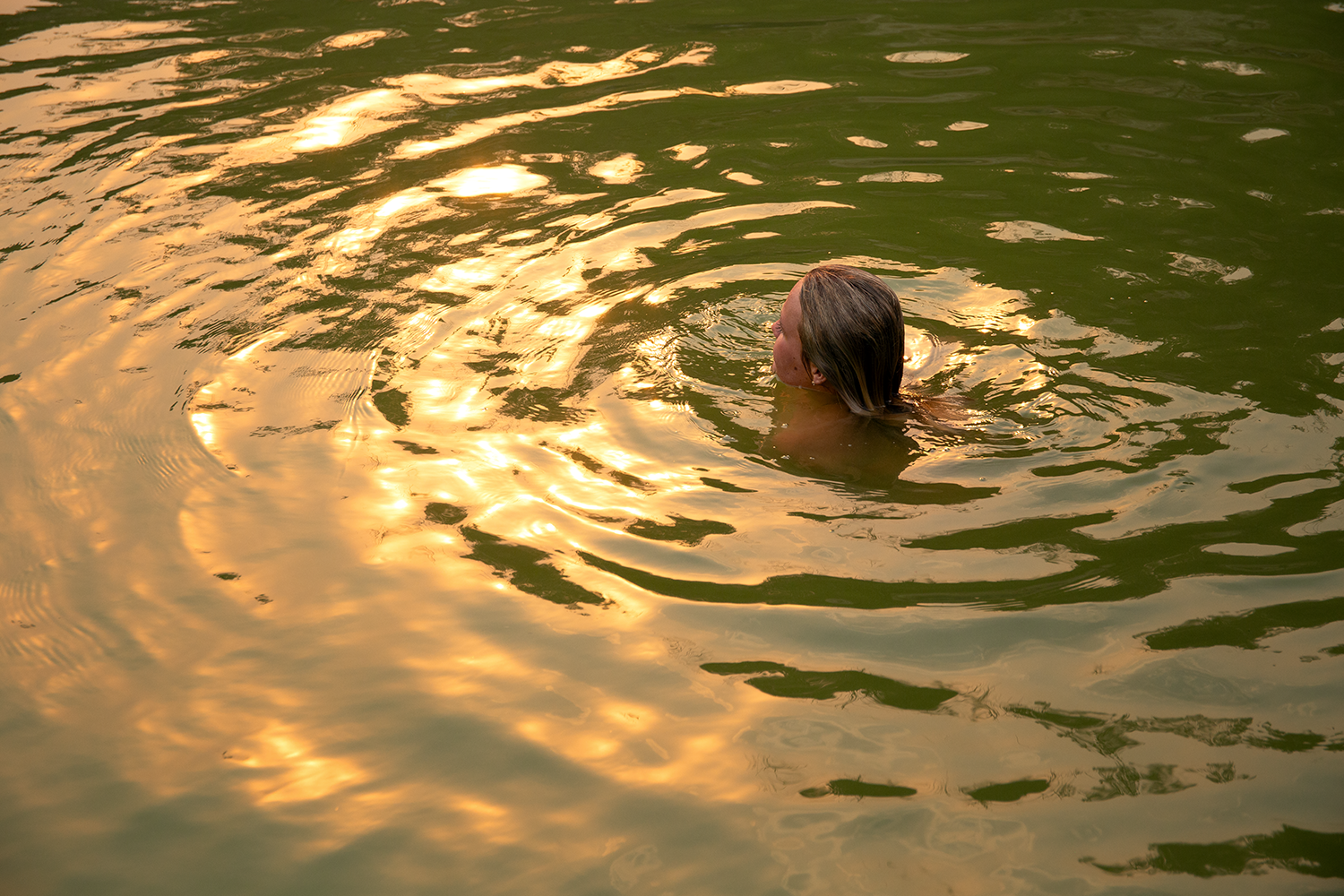 12_on-the-other-side_swimming-in-light_SalomeWeber_1500px.png