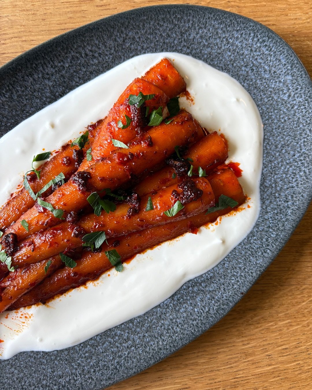 Een lekker gerecht voor bij Riesling: nduja wortels op frisse yoghurt. 🥕 

Makkelijk om klaar te maken &eacute;n super lekker! 

Een halfdroge Riesling is ideaal bij dit gerecht. Het frisse van de Riesling snijdt mooi door het vet van de nduja en ba