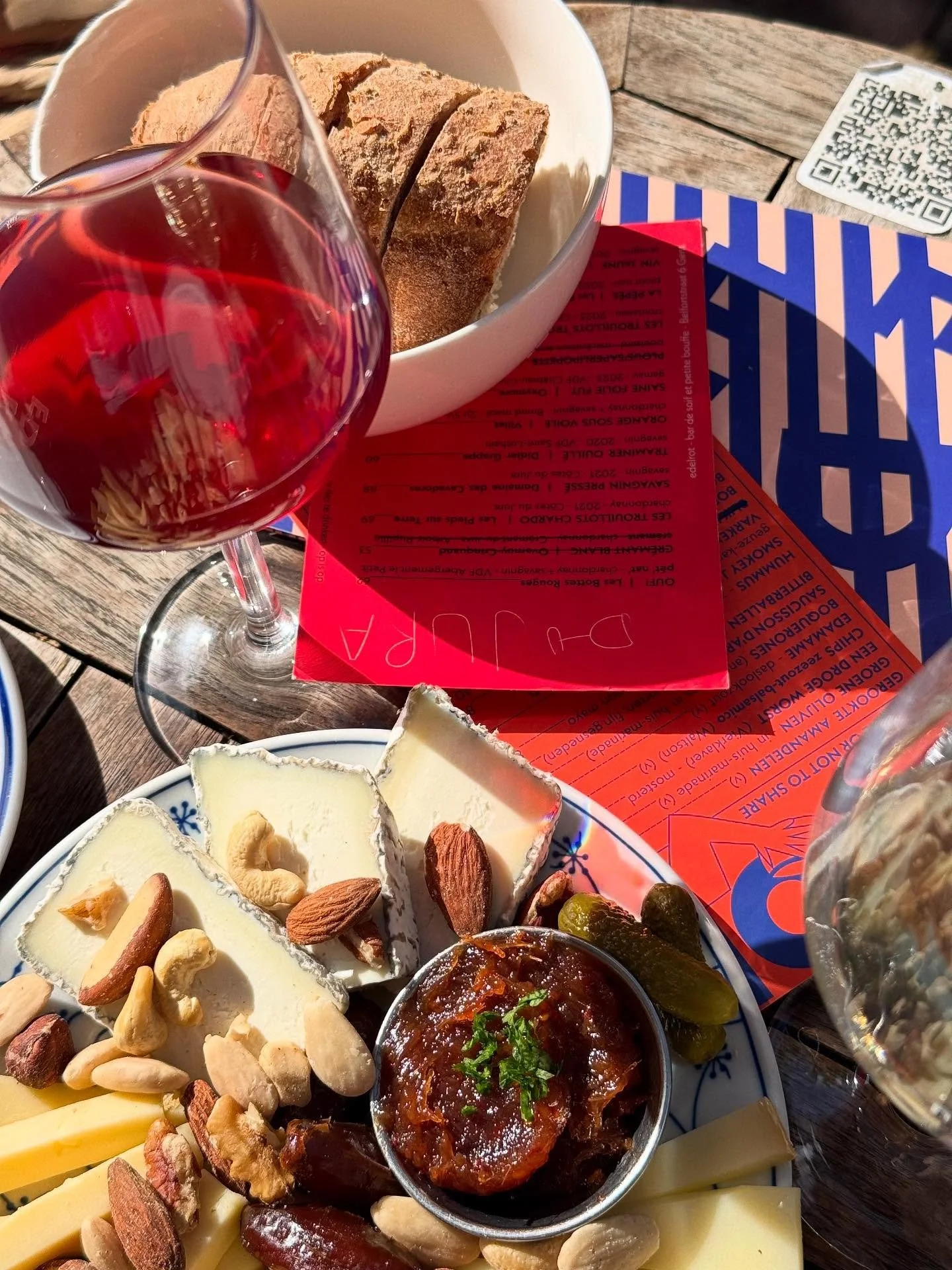 GENT TIPS 🇧🇪
- (natuur)wijnbar @edelrotgent heeft fijne plekjes in het avondzonnetje 🌞
- restaurant @bar_alberte heeft een heerlijk menu met een fijne tuin. Het gerechtje met aardbei en tomaat was heerlijk🍴
- midden in de stad kan je er zelfs een