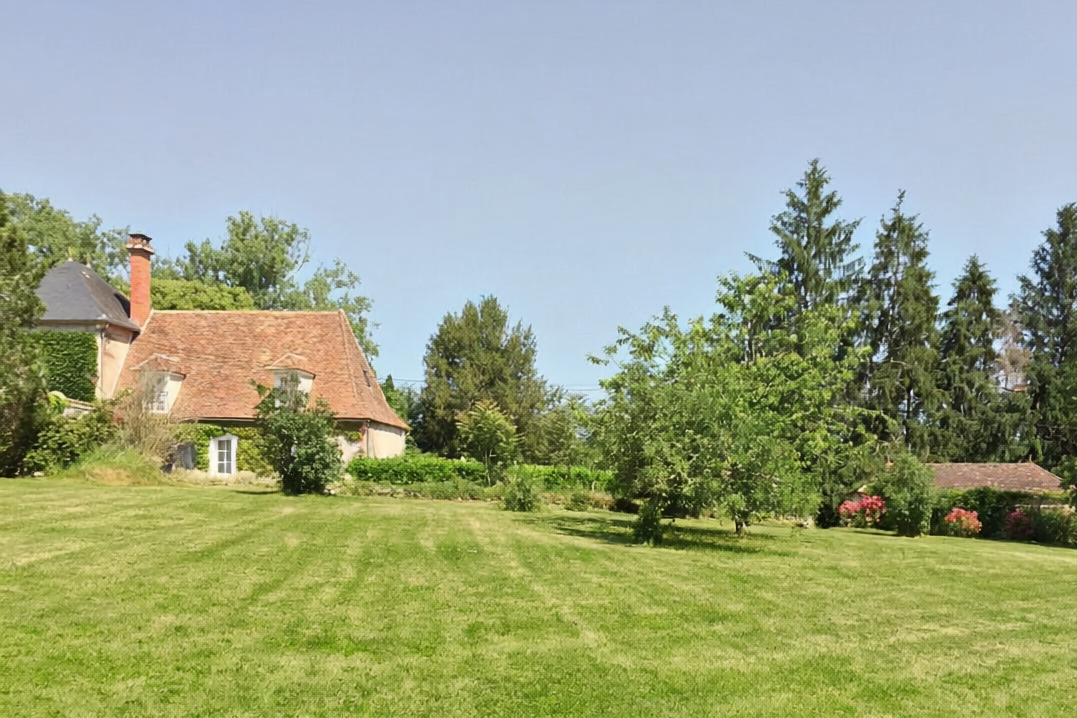 Exterior of Tabary Gatehouse cottage and lawn