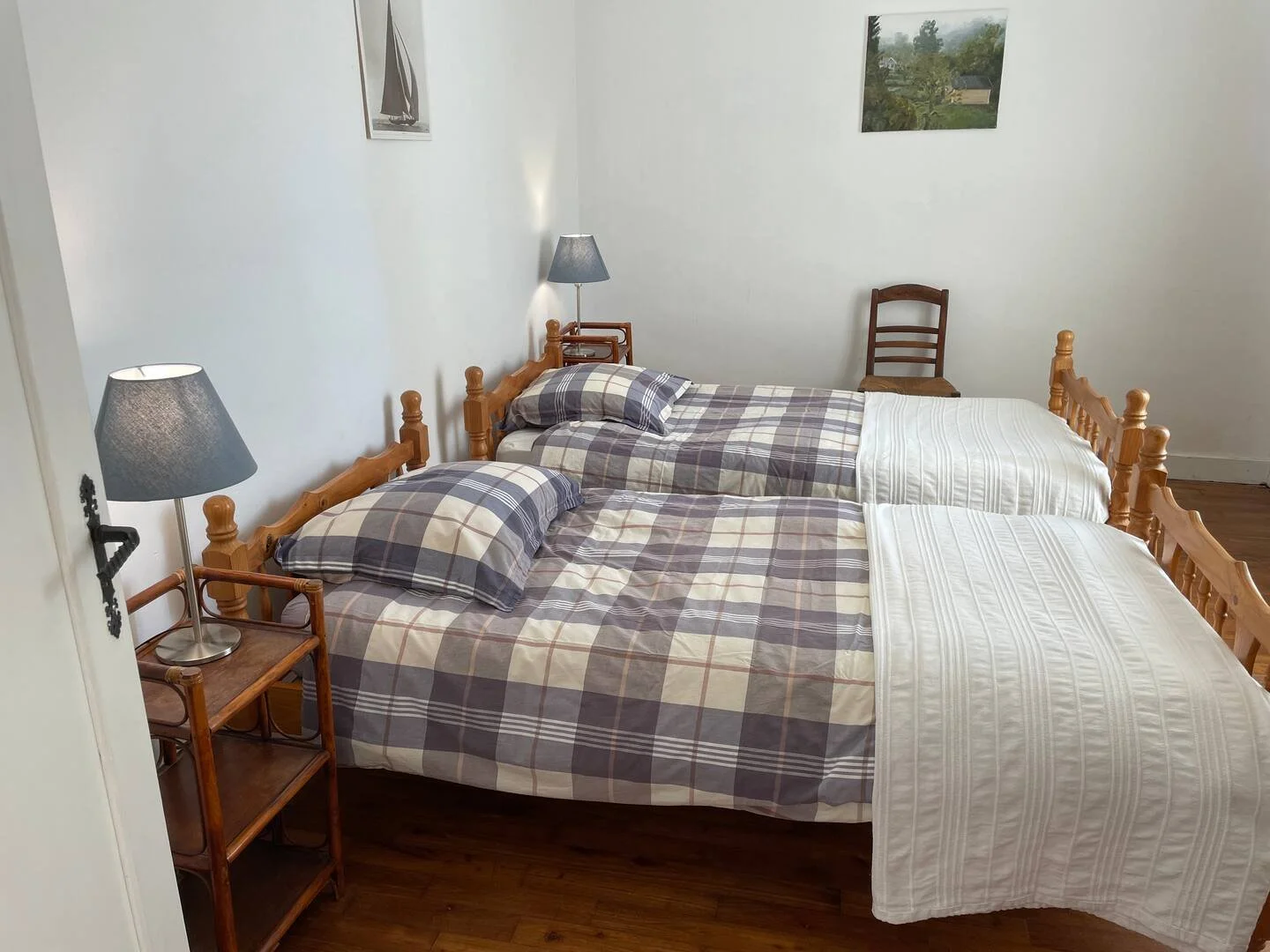 Twin bedroom in Tabary Gatehouse