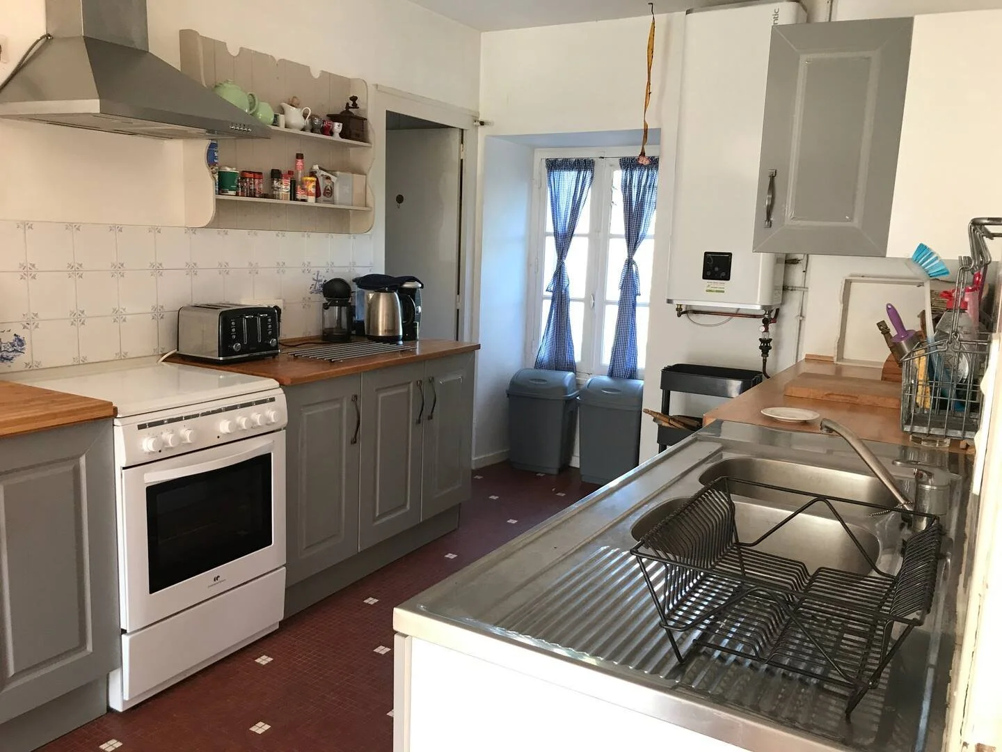 Well-equipped kitchen in Tabary Farmhouse