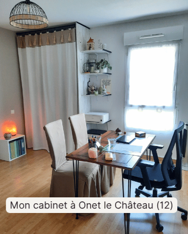 Mon cabinet à Rodez (Aveyron) dans lequel je vous accueille en présentiel pour une lecture de thème en Numérologie Stratégique, une séance flash de coaching de vie ou un accompagnement avec la méthode Vibraction.