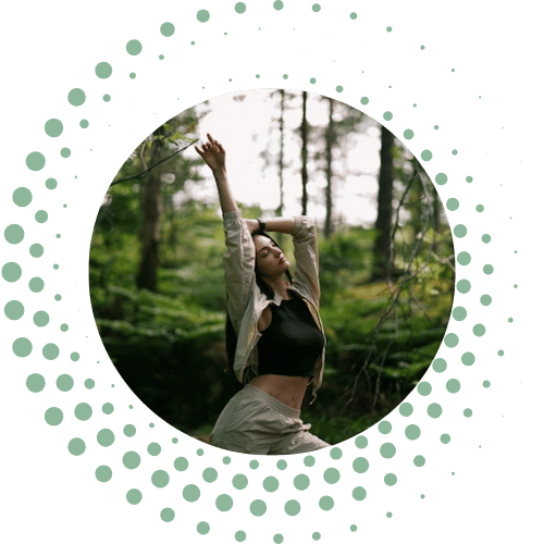femme-danse-libre-nature-foret.png