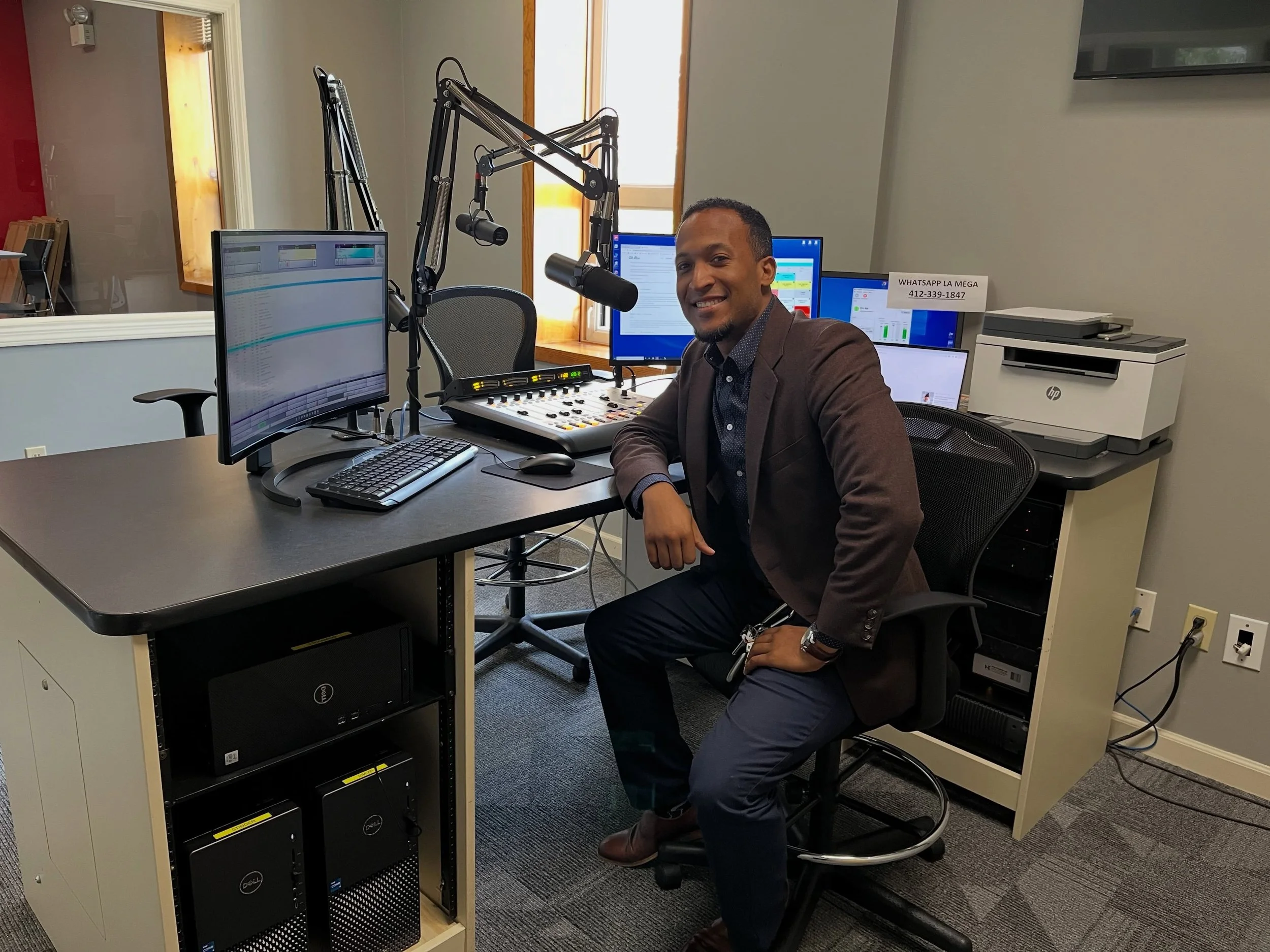 Thinking about starting a podcast&hellip; any tips? Or people you know that can help?

#podcastsofinstagram #thefirstthefewandtheonly #michaelthornhill #onthemic #pghcreative