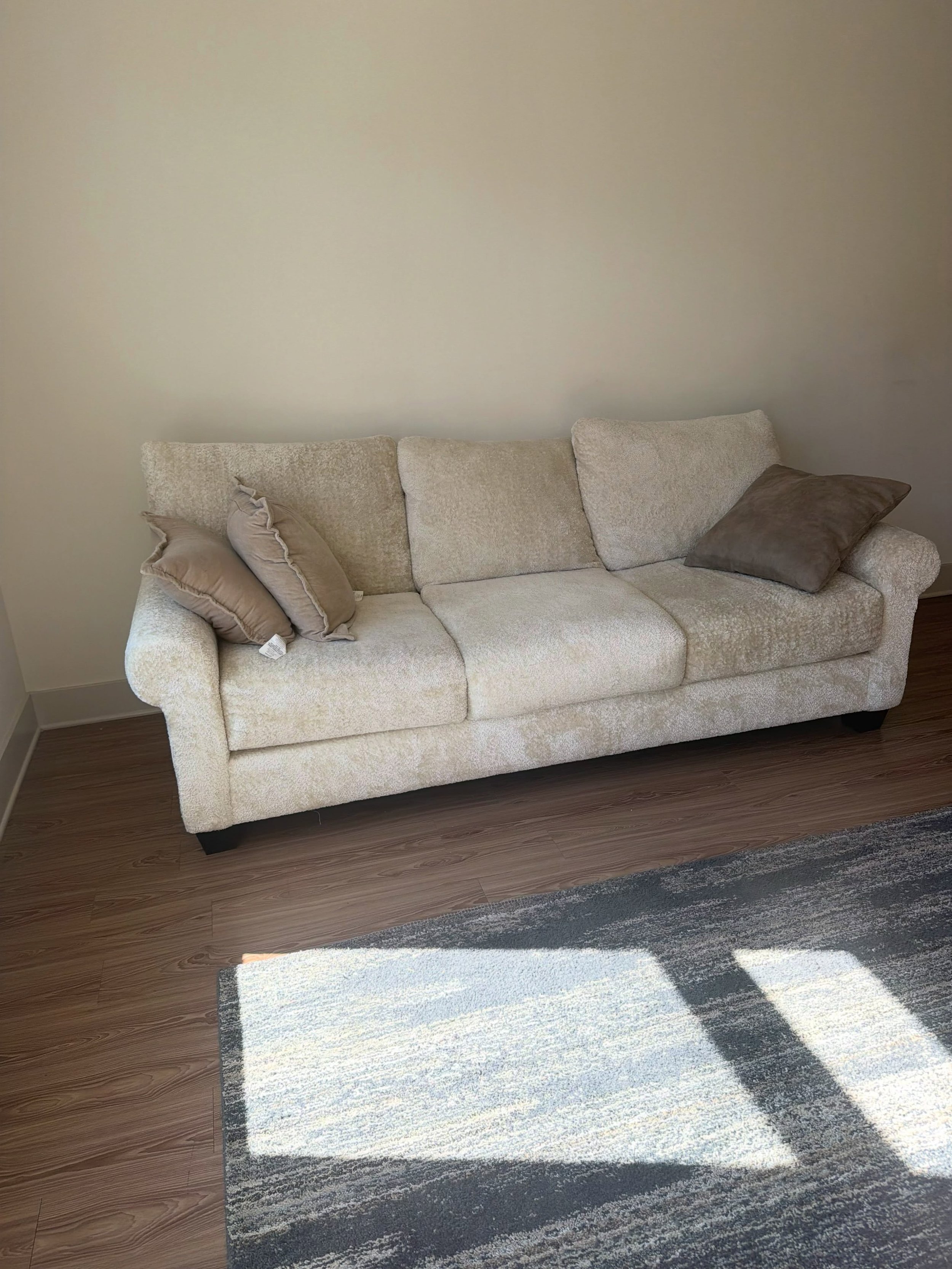 Anyone want a gently used couch, basically brand new.
Available tomorrow morning only. 

$550-$600

Gotta come get it.  DM for details. 

#movingmadeeasy #newcouch #forsalebyowner #pghrealestate #pghrealtor