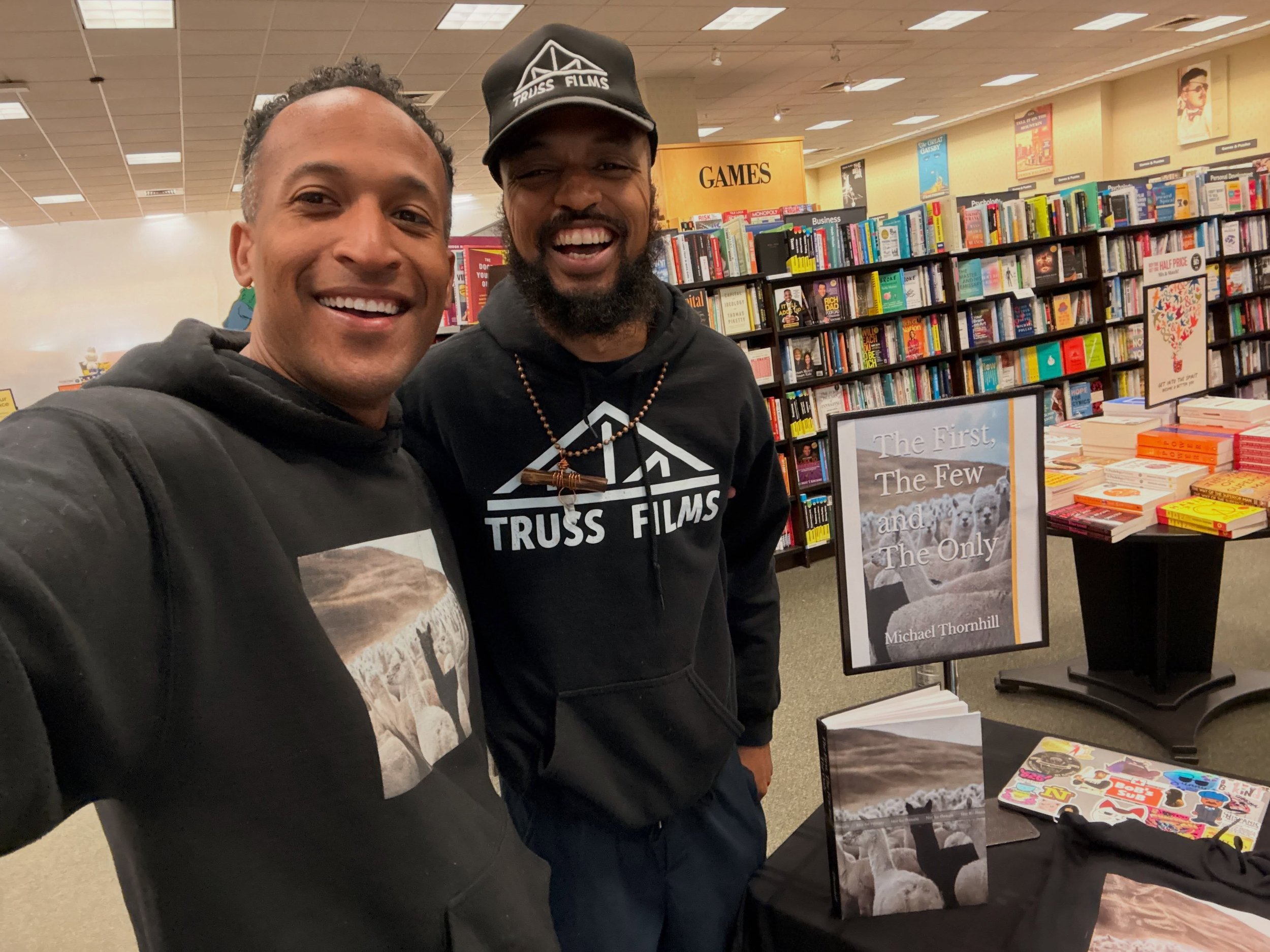 Had a special guest come through from Truss Films fresh off of his work some colleges keynotes and documentaries; @trusslexx !!!!!!

Please follow him! 

Thank you for coming out Hermano!

#thefirst #thefirstthefewandtheonly #meettheauthors #booksign