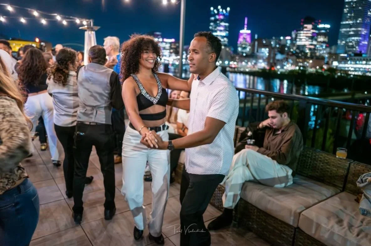 City lights and brighter smiles while@dancing with the amazing @nelym18 

A big thank you to @salsapittsburgh for the amazing jams and even better drinks 🥤 

#pittsburghevents #pghevents #cubanos #puertorico_world #pghlatinos
