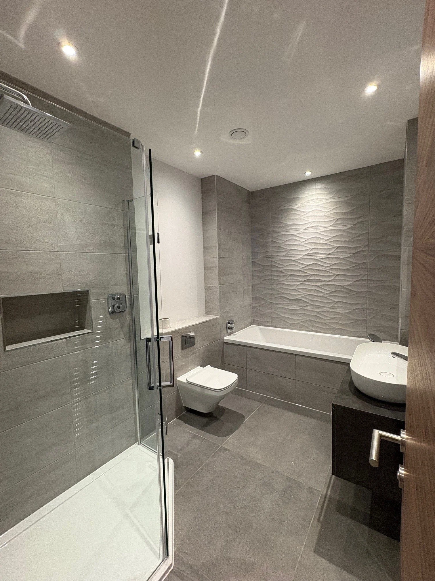 Bathroom.1.jpg