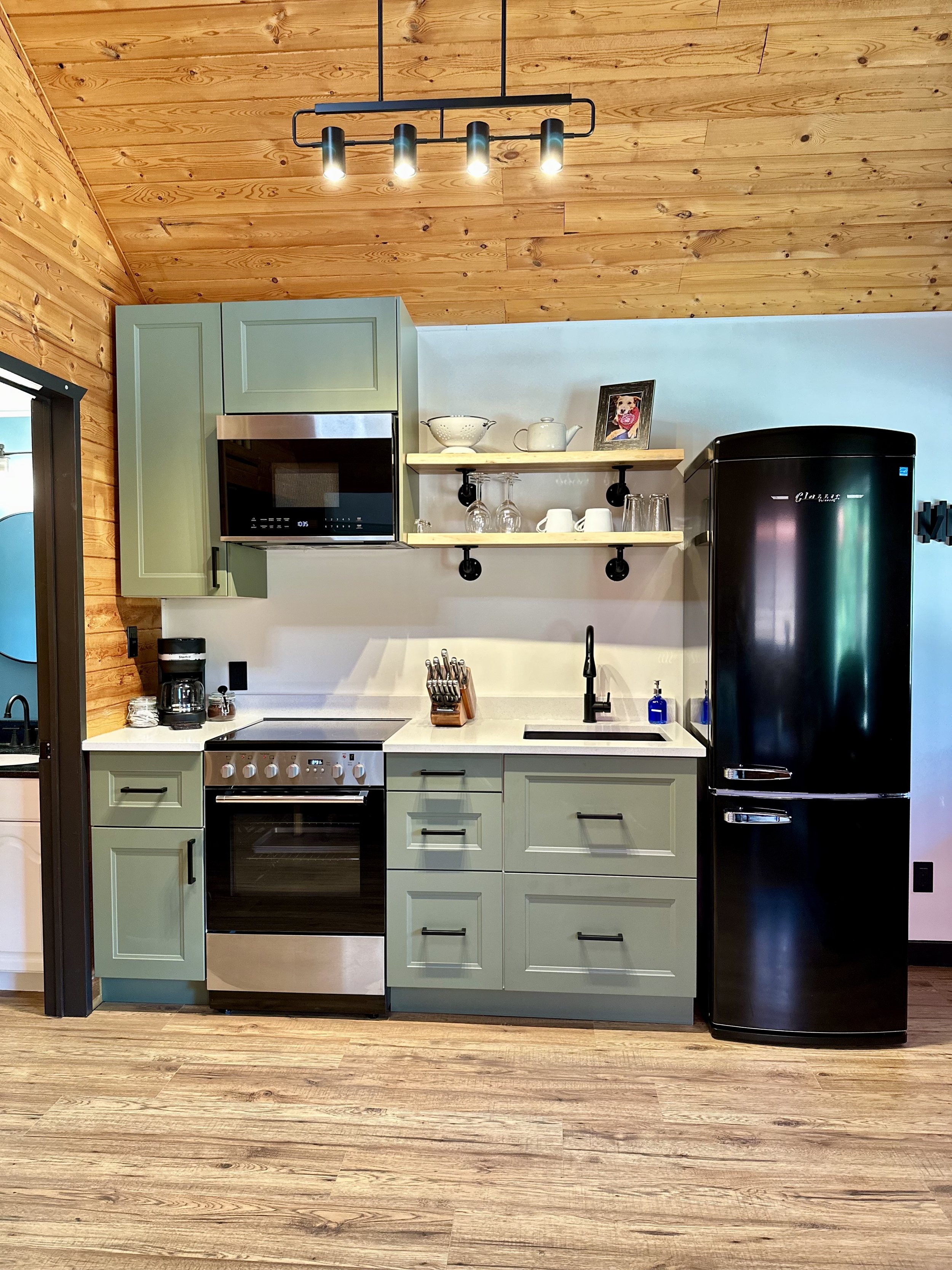 vacation kitchen.jpg