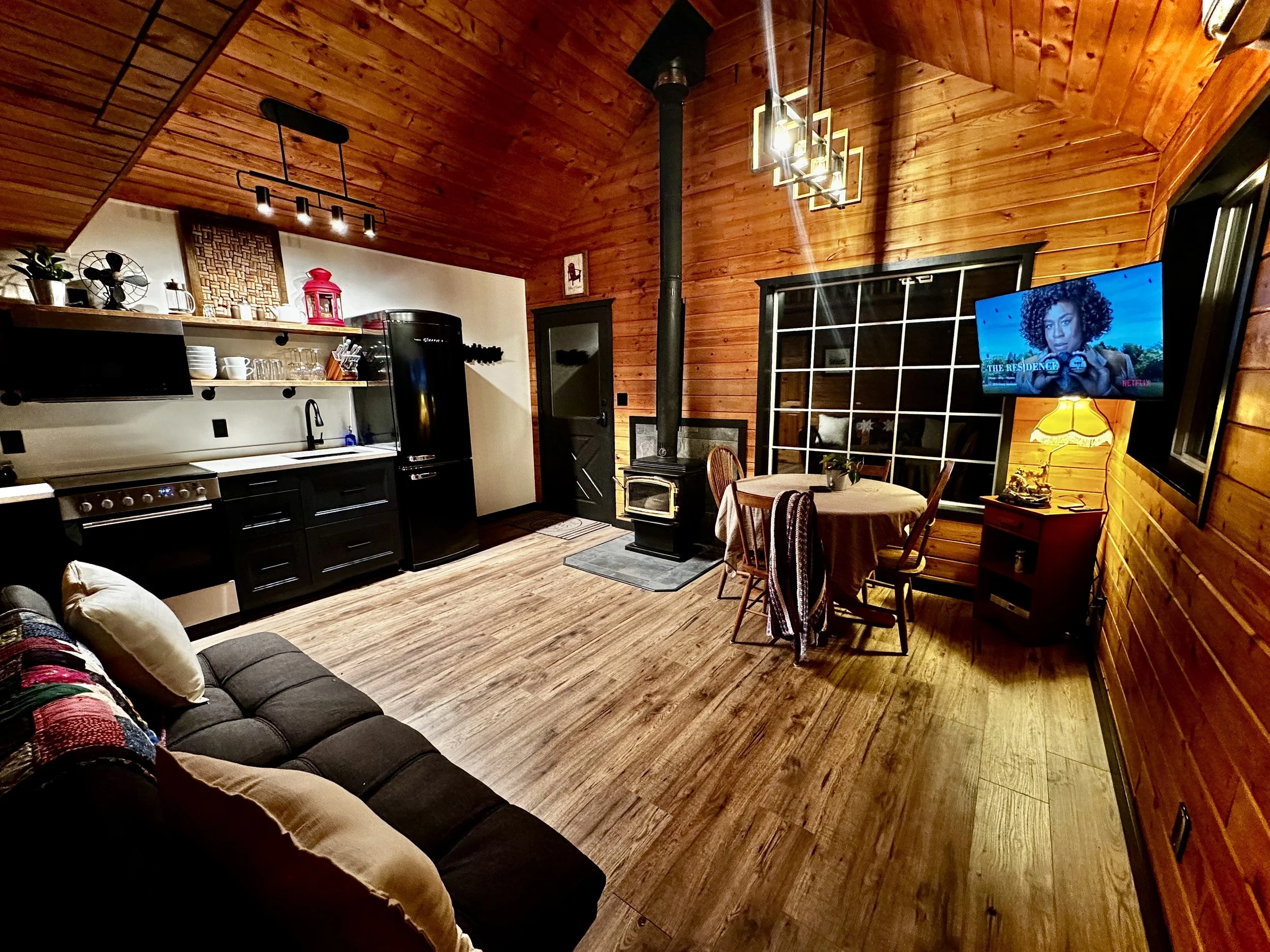 Grizzly Cabin luxury.jpg