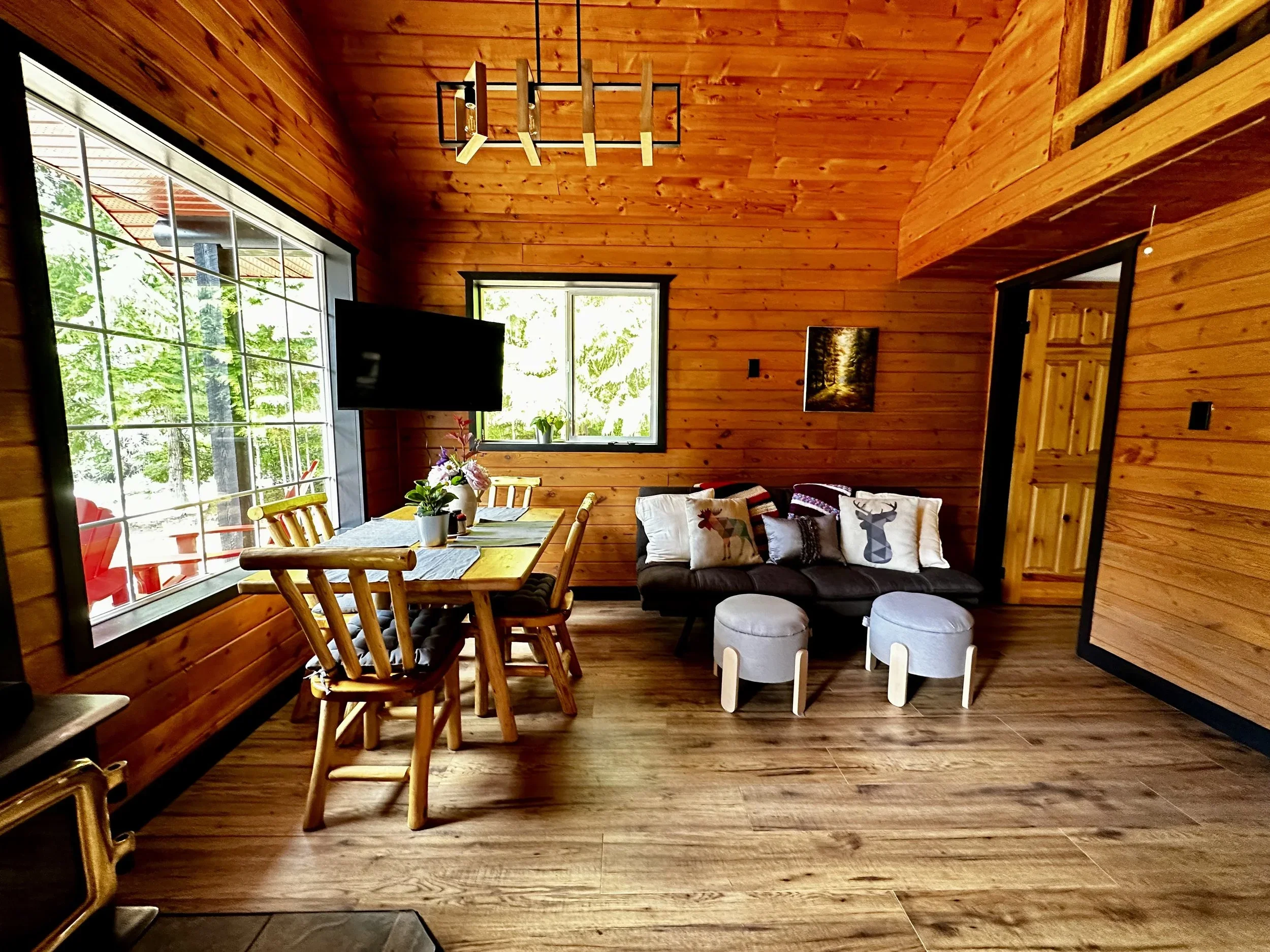 Kitchen+and+Lounge+Cabin+Nakusp+BC.webp
