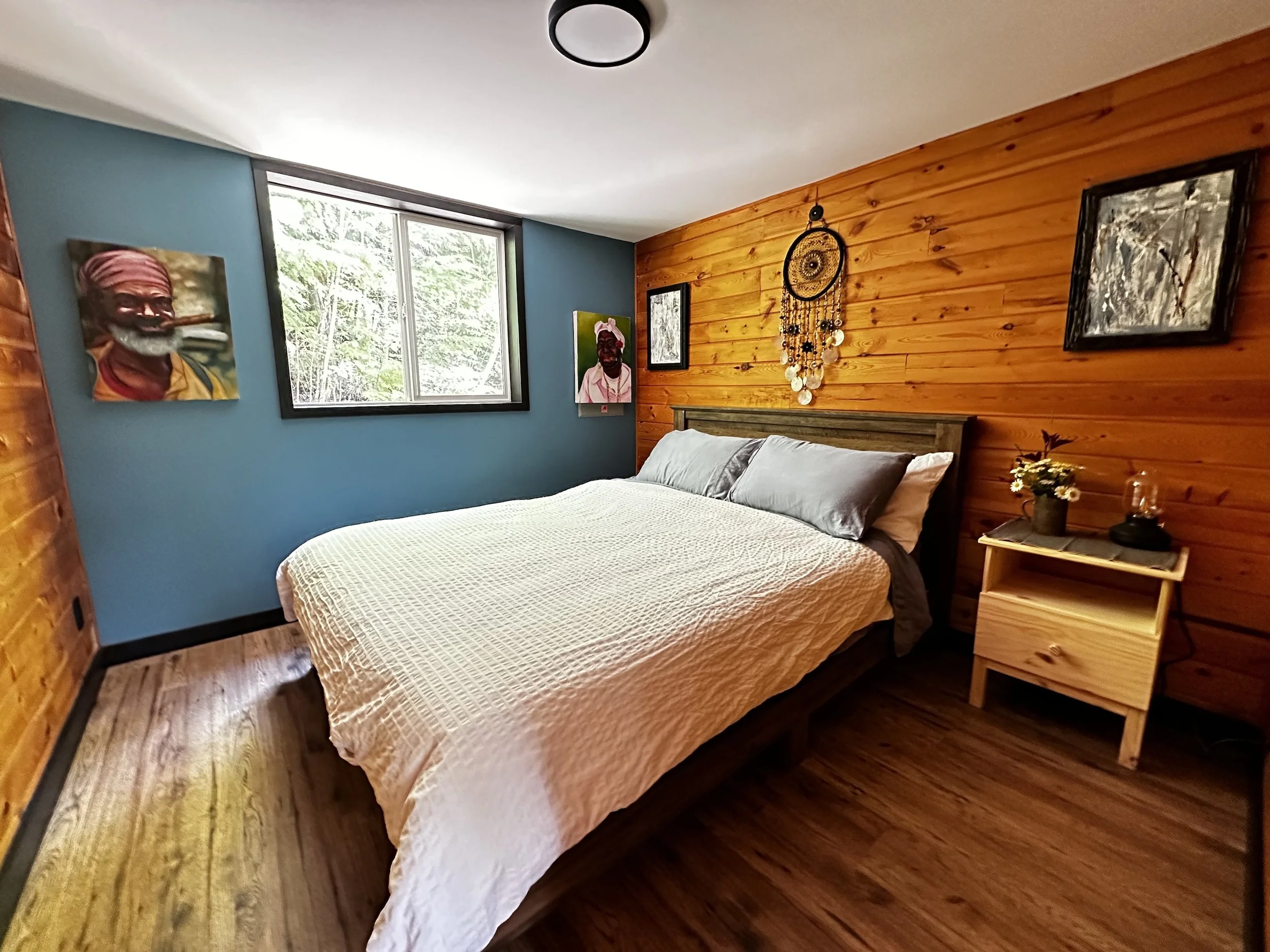 Nakusp BC Bear Ridge Cabins Bedroom.jpg
