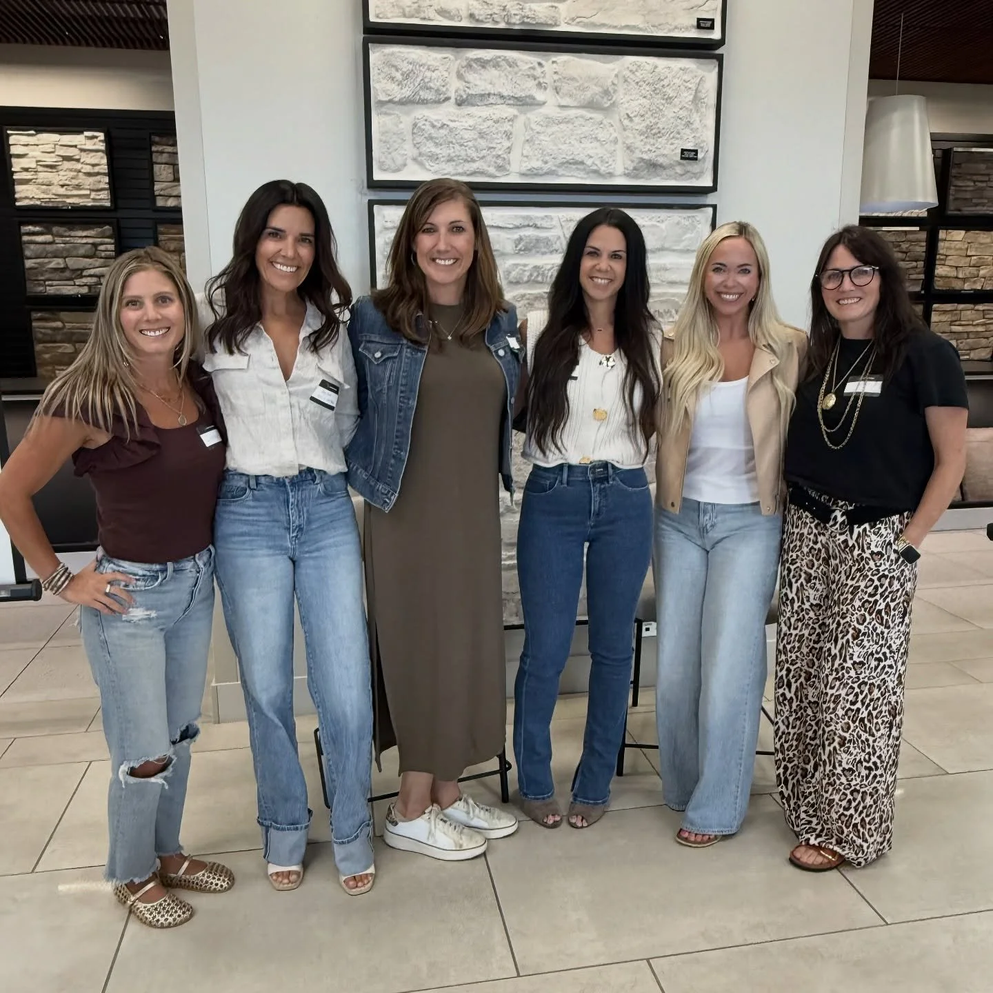 When the group finally gets out of the chat and gets to meet up! 

So grateful for the incredible community of interior designers here in Columbus, Ohio 🤍 Instead of competing, we choose to collaborate, inspire, and lift each other up. Together, we&