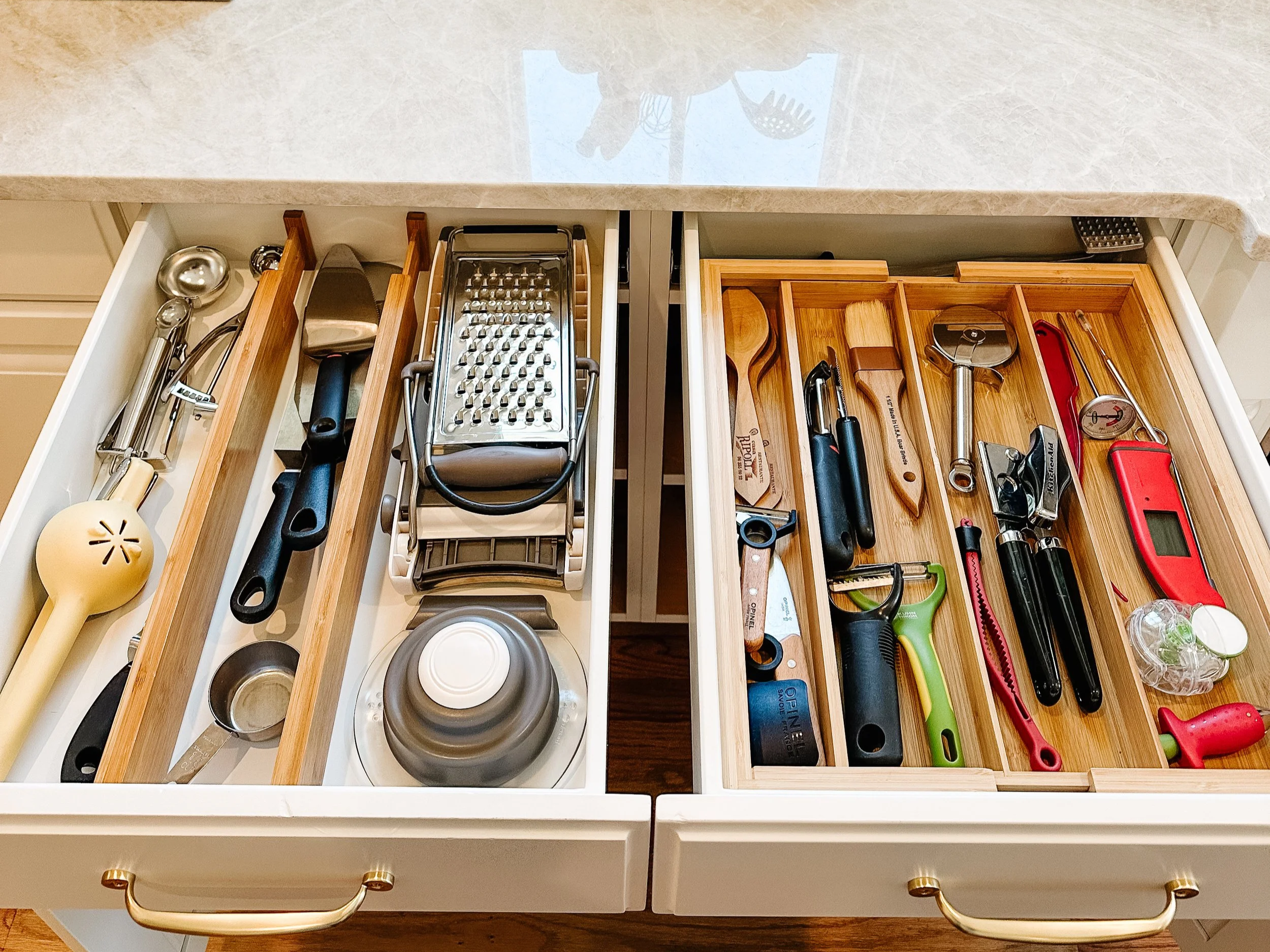 Kitchen drawer organization using dividers