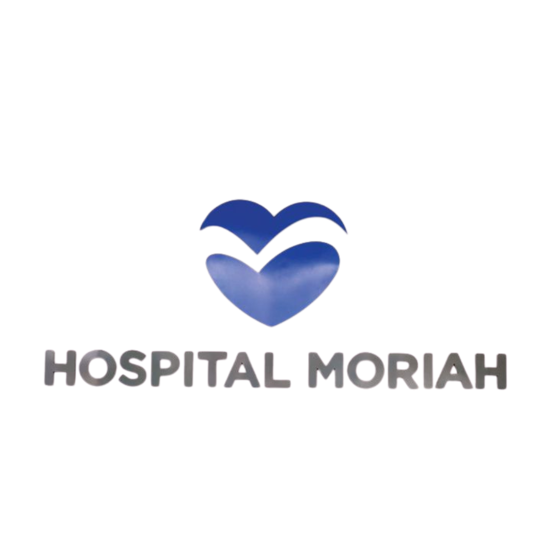 Logo com dois corações azuis sobrepostos e texto "HOSPITAL MORIAH" em letras prateadas abaixo