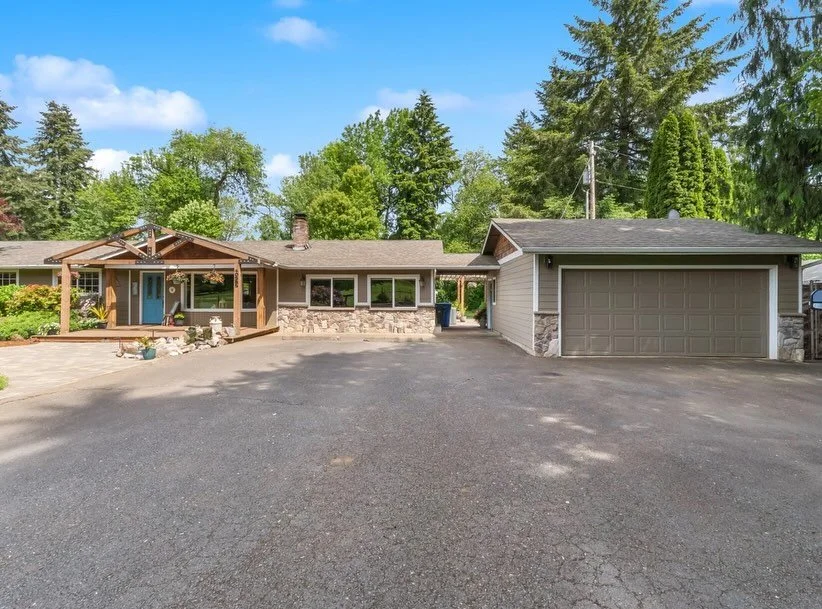 This home is beautiful in the summer, but is warm and inviting on these rainy days! Come tour today during the open house from 2 to 4!

&bull;⁣
&bull;⁣
&bull;⁣
𝐉𝐮𝐬𝐭𝐢𝐧 𝐚𝐧𝐝 𝐌𝐞𝐠𝐚𝐧 𝐒𝐢𝐦𝐧𝐢𝐭𝐭 ⁣
𝐋𝐢𝐜𝐞𝐧𝐬𝐞𝐝 𝐑𝐞𝐚𝐥 𝐄𝐬𝐭𝐚𝐭𝐞 𝐁?