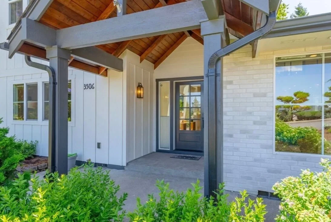 A beautiful day in Illahe &mdash; love this front entry 😍 call us for a tour!